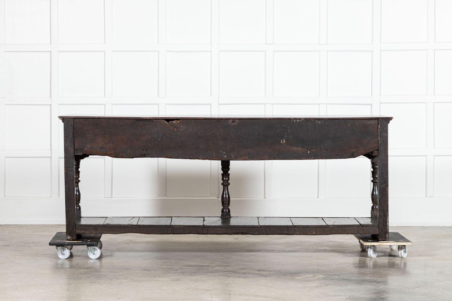 Grande base per cassettone in Oak inglese del XVIII secolo in vendita 10