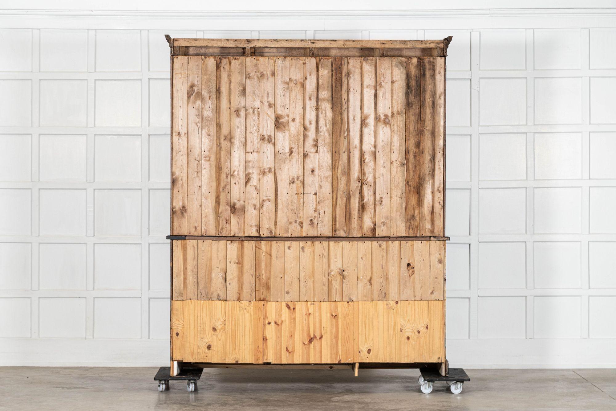 Grande commode-bibliothèque anglaise du 19ème siècle en bois de fruitier ébonisé et en pin glacé en vente 11