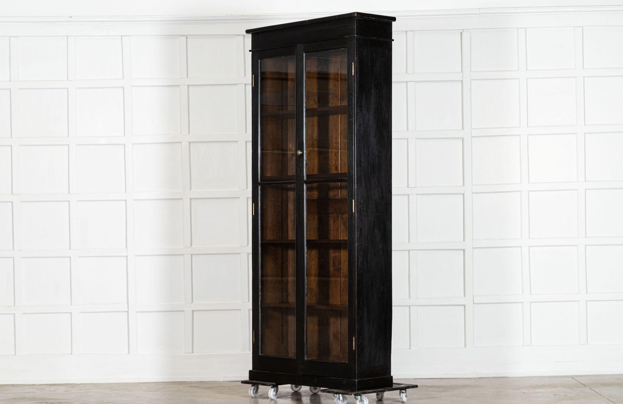 Mobile libreria in Oak inglese del 19° secolo con vetro in vendita 1