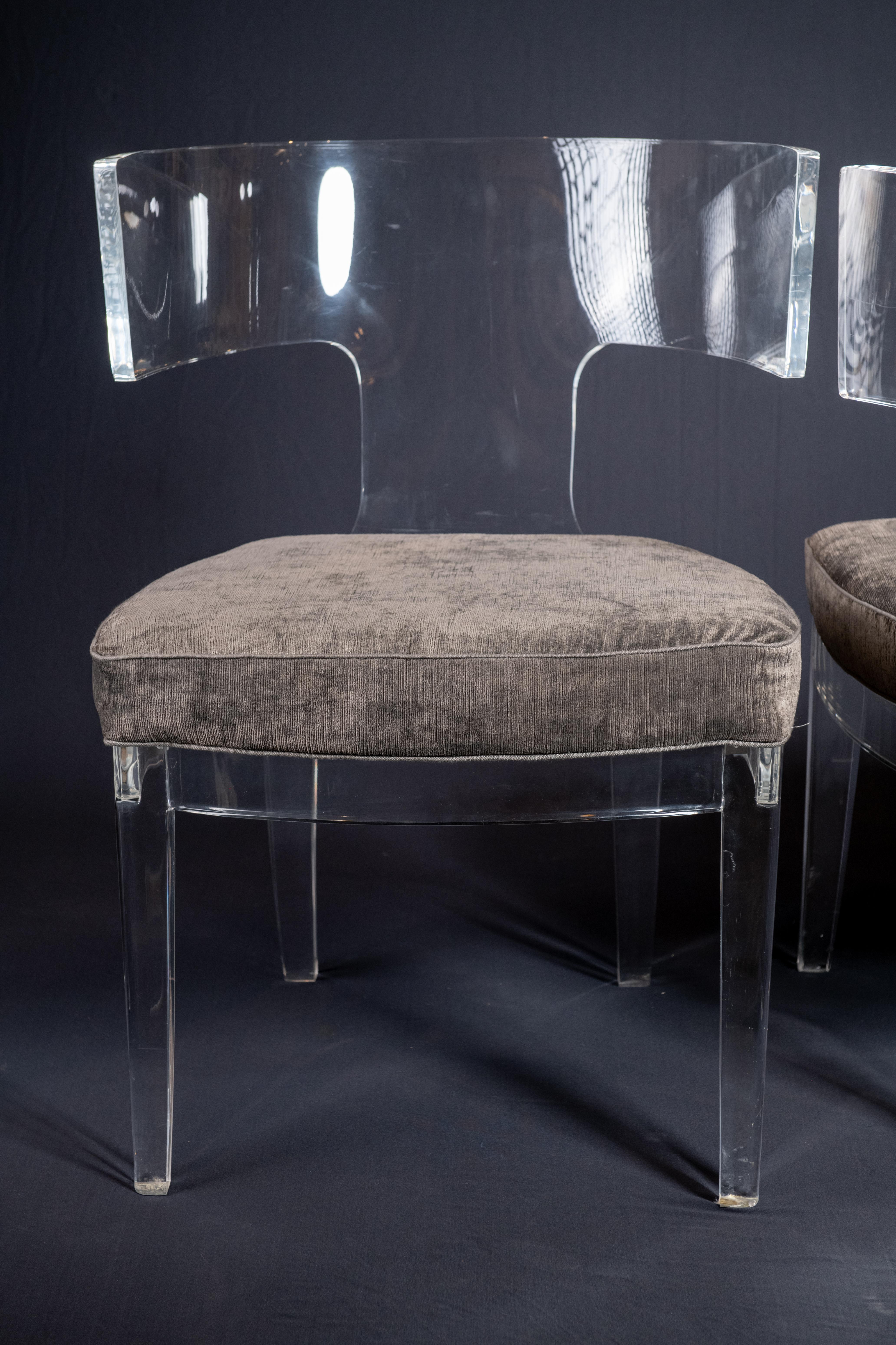 Americano Moderno  Sedie Klismos in lucite in stile Hollywood Regency, una coppia in vendita