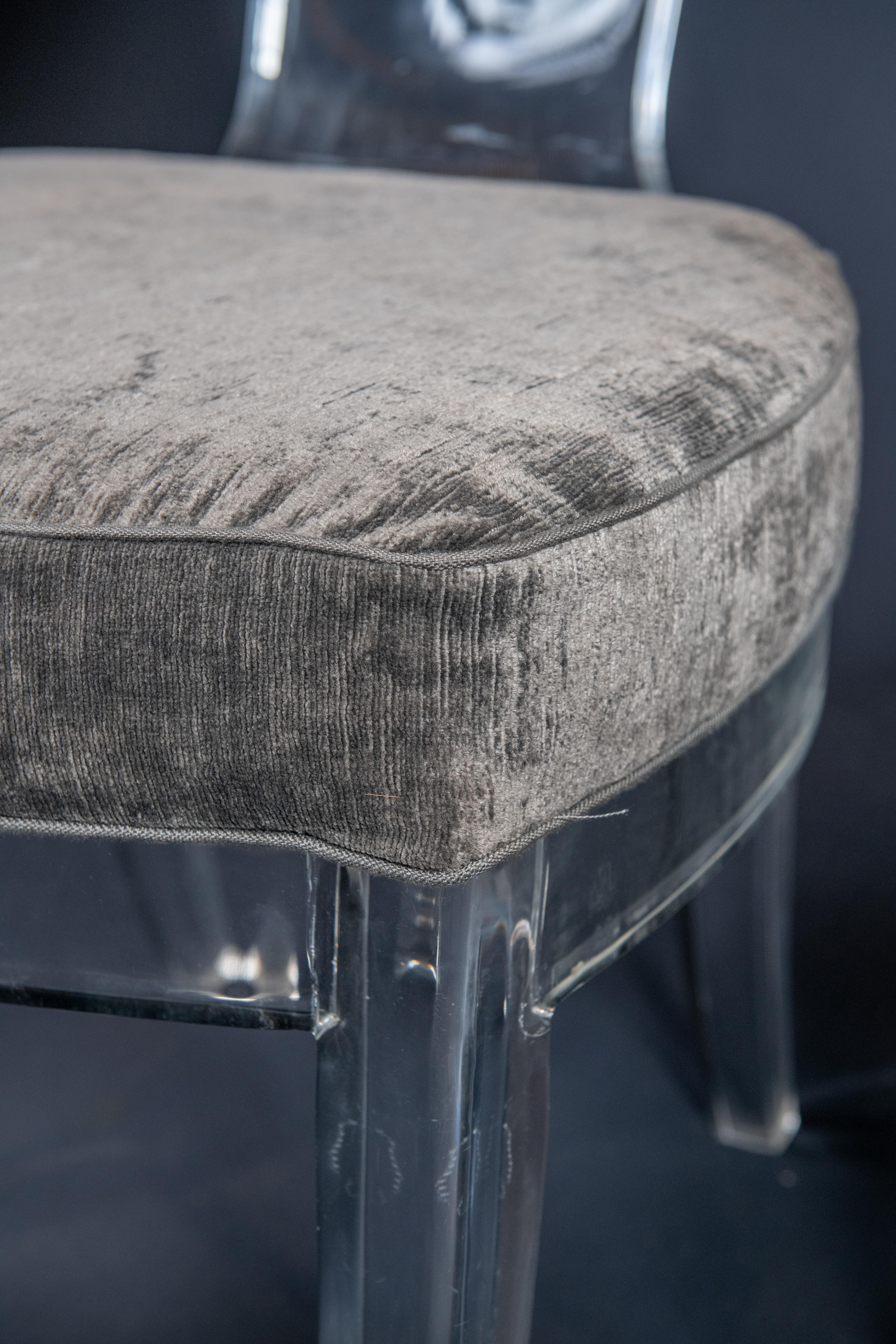 Moderno  Sedie Klismos in lucite in stile Hollywood Regency, una coppia in vendita 1