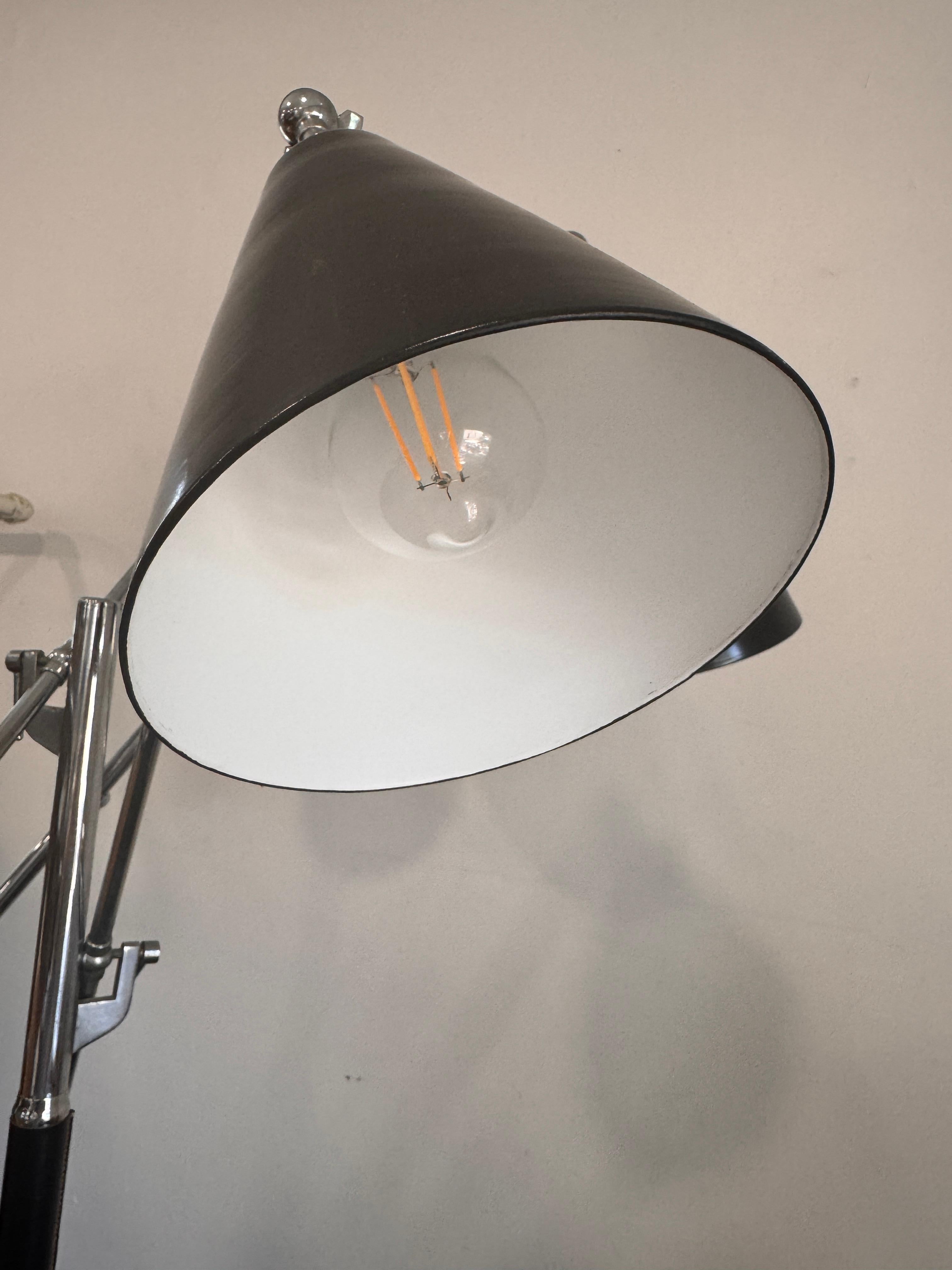 Arredoluce Lampada da terra Triennale con base in marmo nero in vendita 7