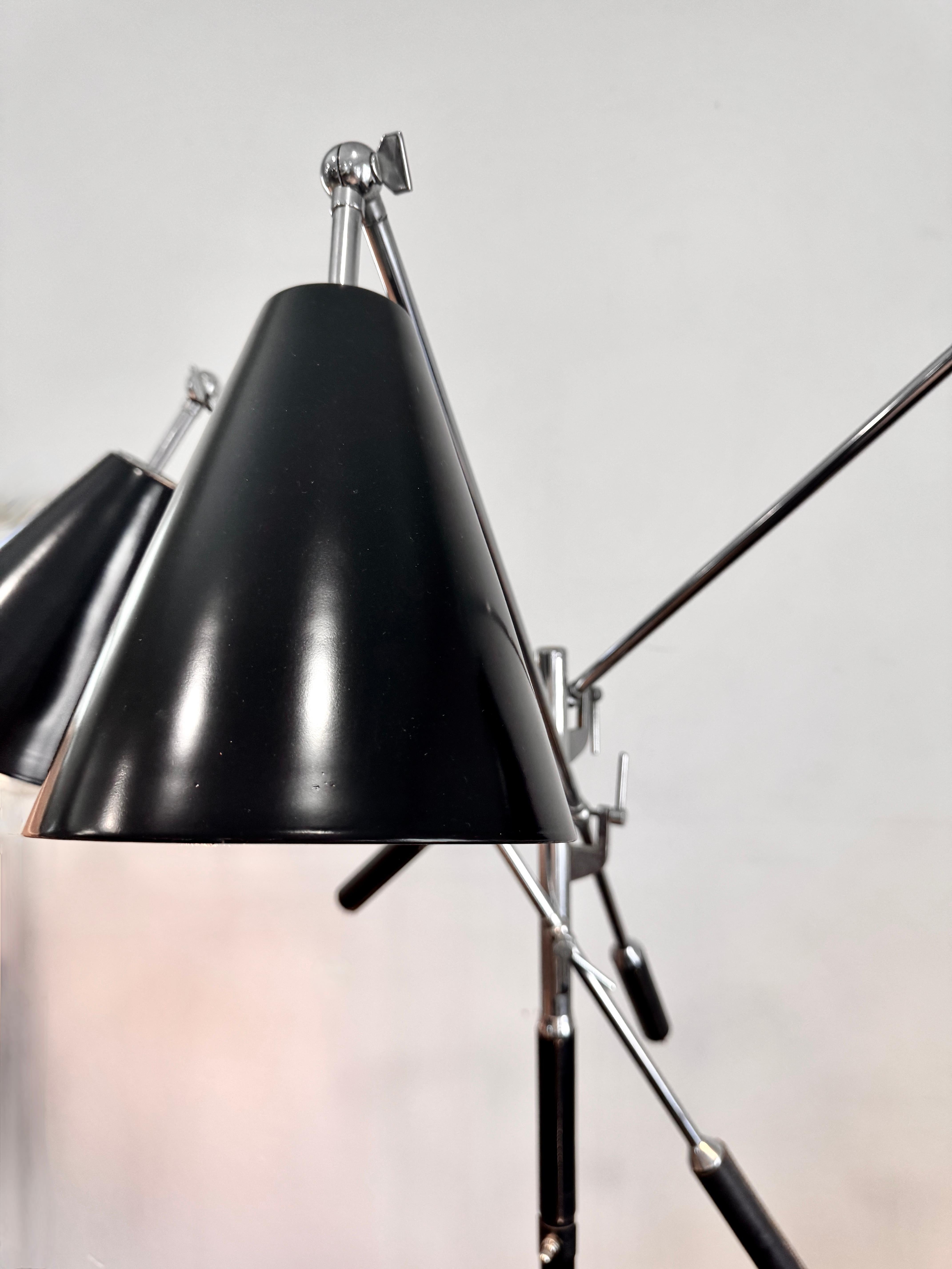 Arredoluce Lampada da terra Triennale con base in marmo nero in vendita 4