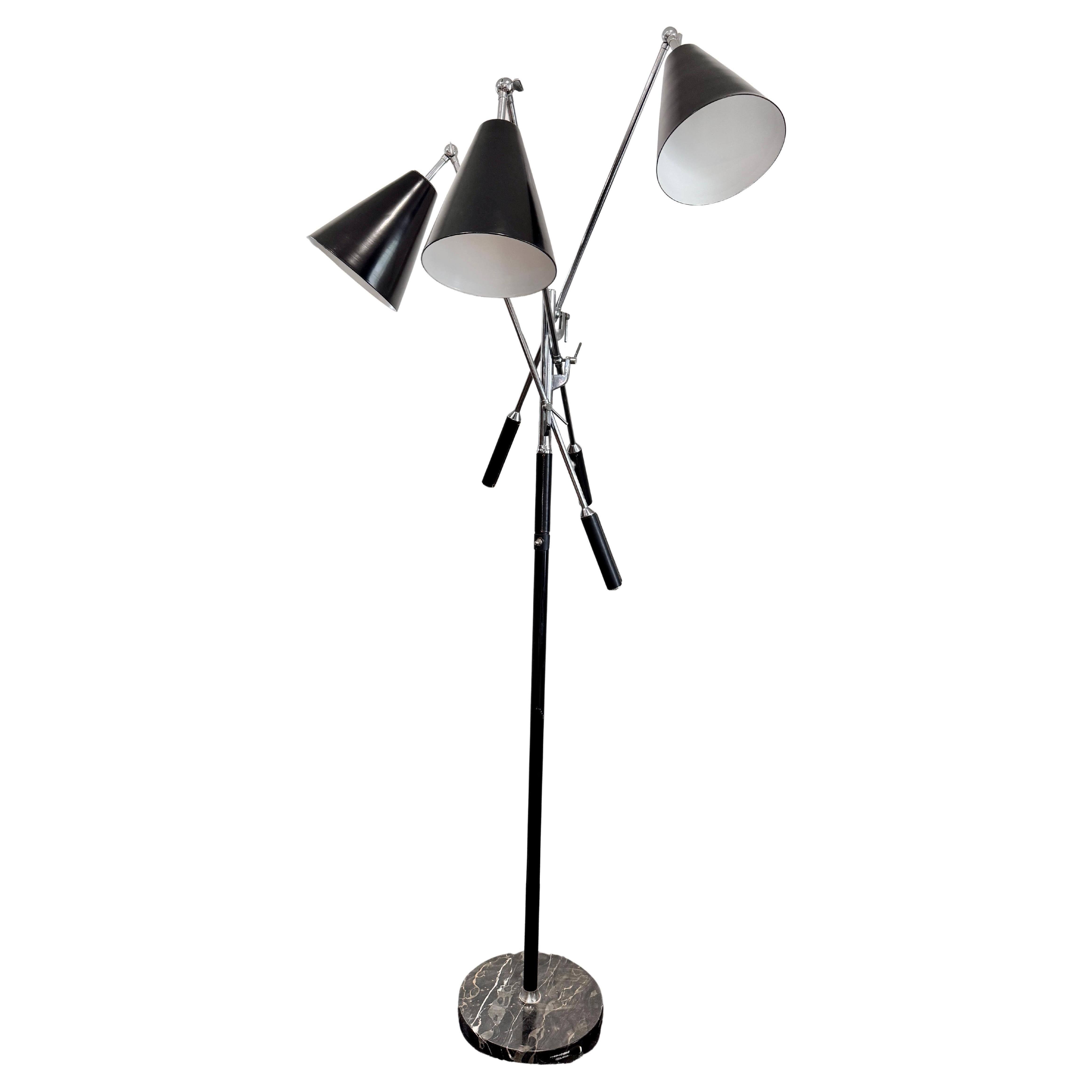 Italiano Arredoluce Lampada da terra Triennale con base in marmo nero in vendita