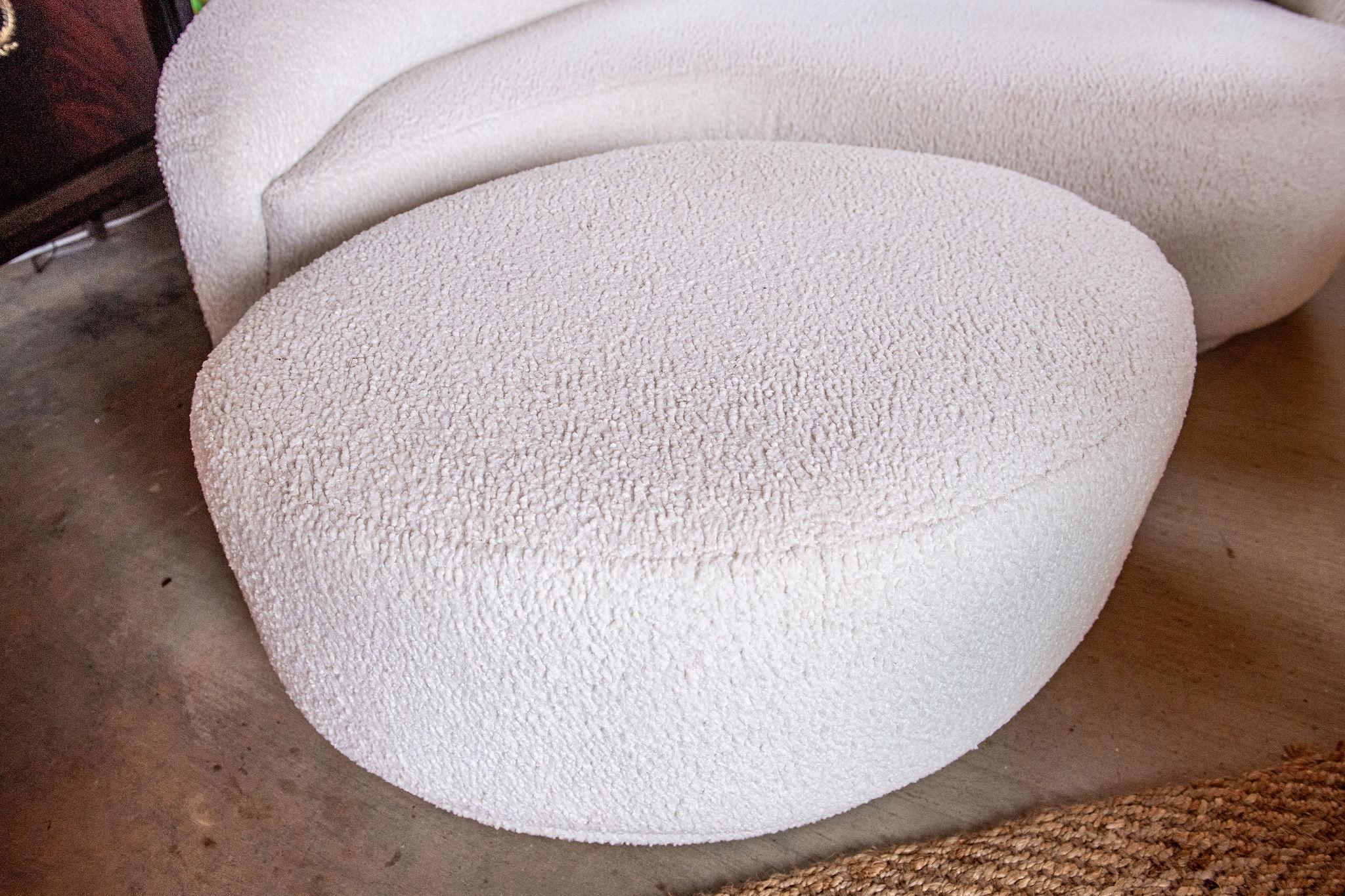 Vladimir Kagan Comma Sofa with Ottoman, by Weiman For Sale 1