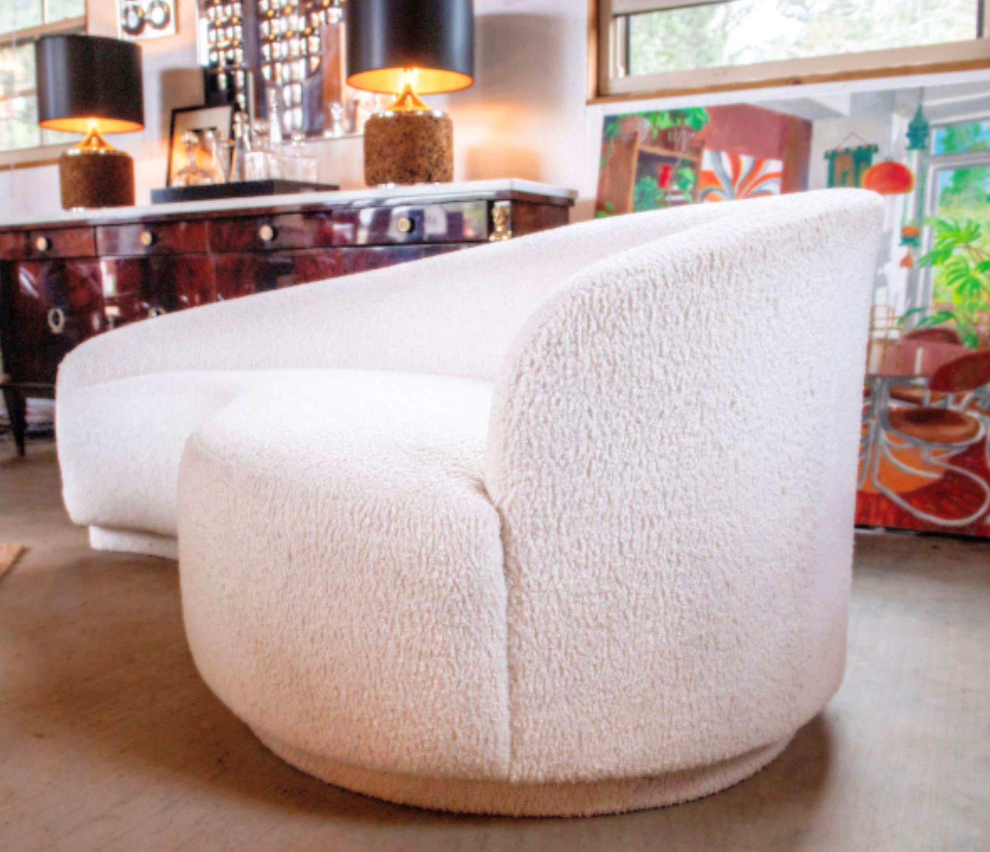 Vladimir Kagan Comma Sofa with Ottoman, by Weiman For Sale 2