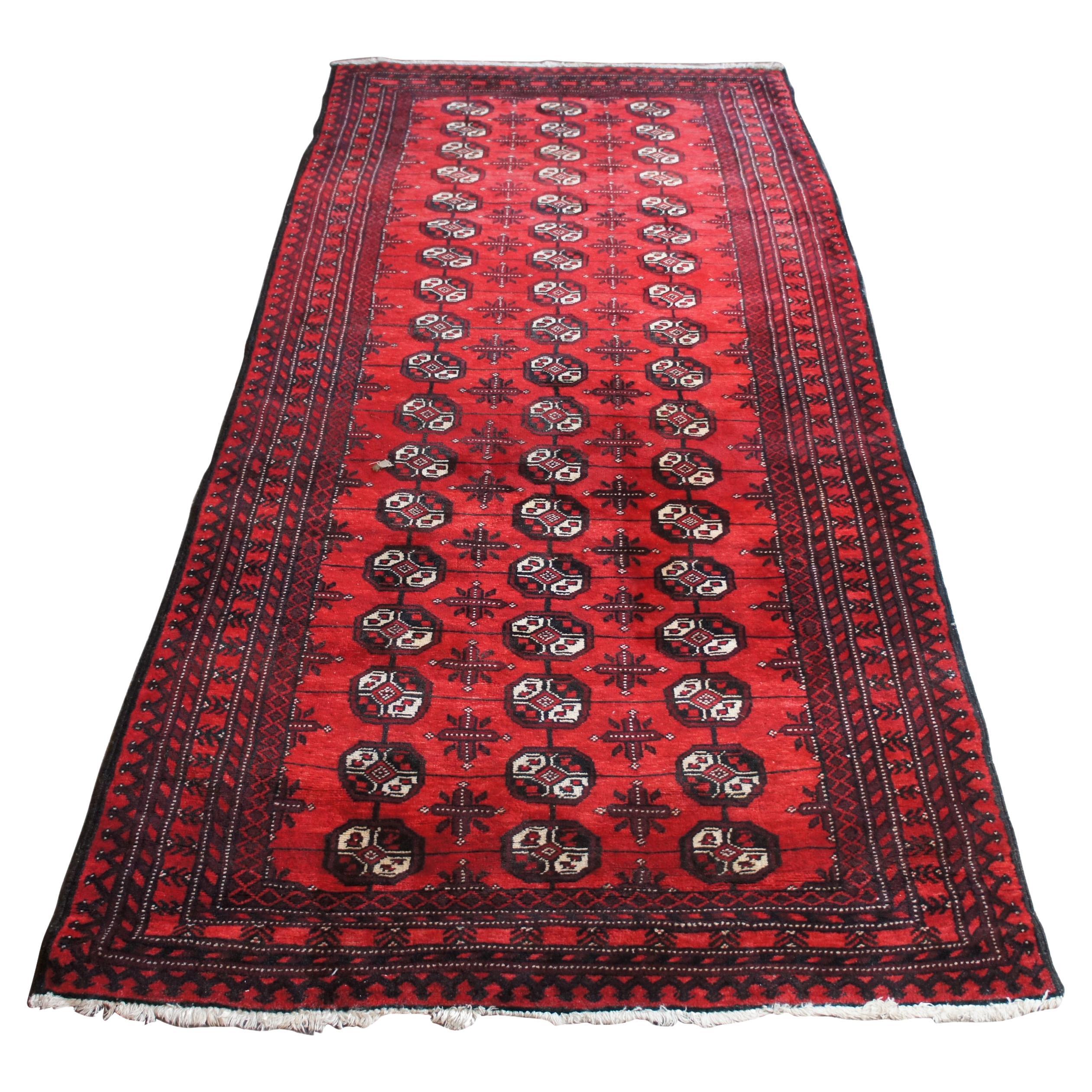 Tapis de couloir persan Royal Bokhara géométrique en laine et soie tissé à la main en vente