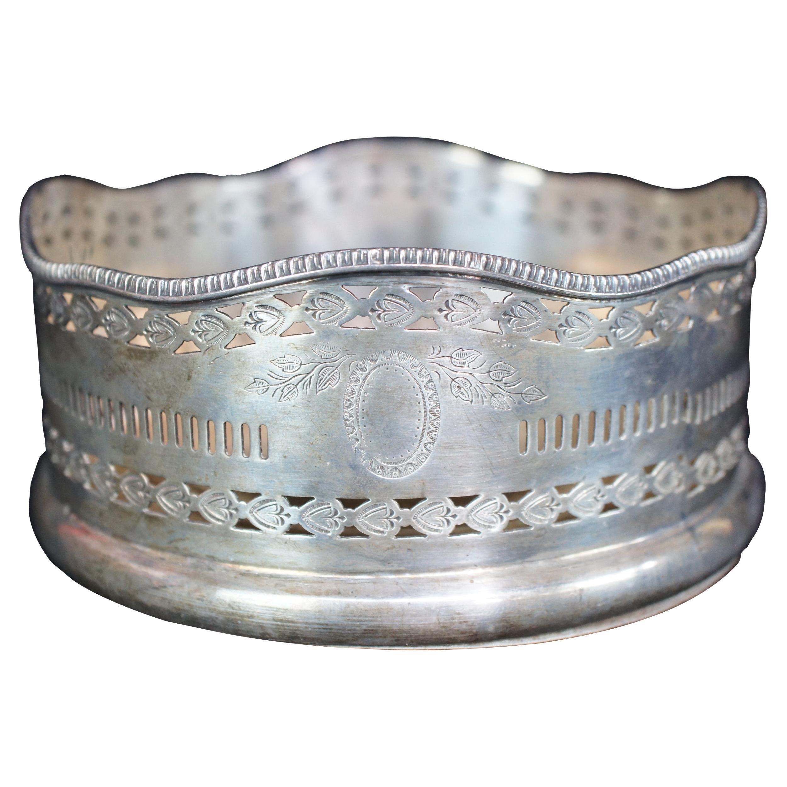 Antiguo posavasos inglés georgiano reticulado perforado serpentino para botellas de vino en venta