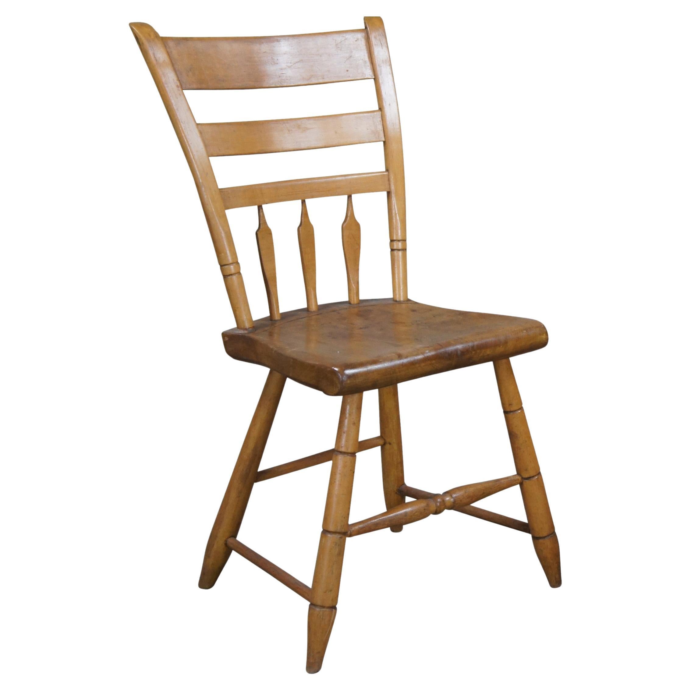 Antique 19th Century Windsor Farmhouse Maple Thumb Back Dining End Side Chair For Sale