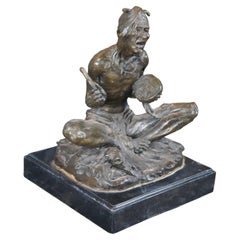 Vintage Jon Rubin Bronce Figurado Jefe Guerrero Indio Con Tambor Base De Mármol 11"