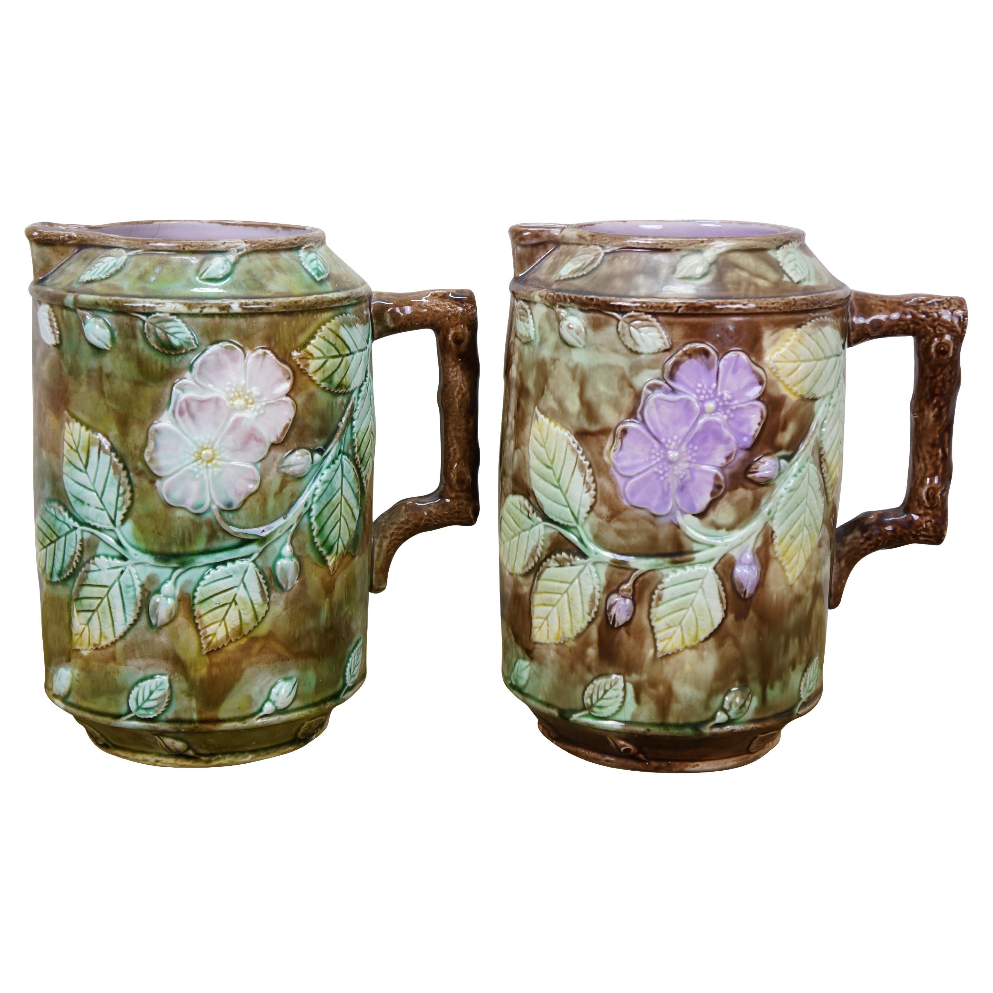 Pichet à eau antique en majolique française Barbotine Dog Rose Flower Blossom de 10 po.