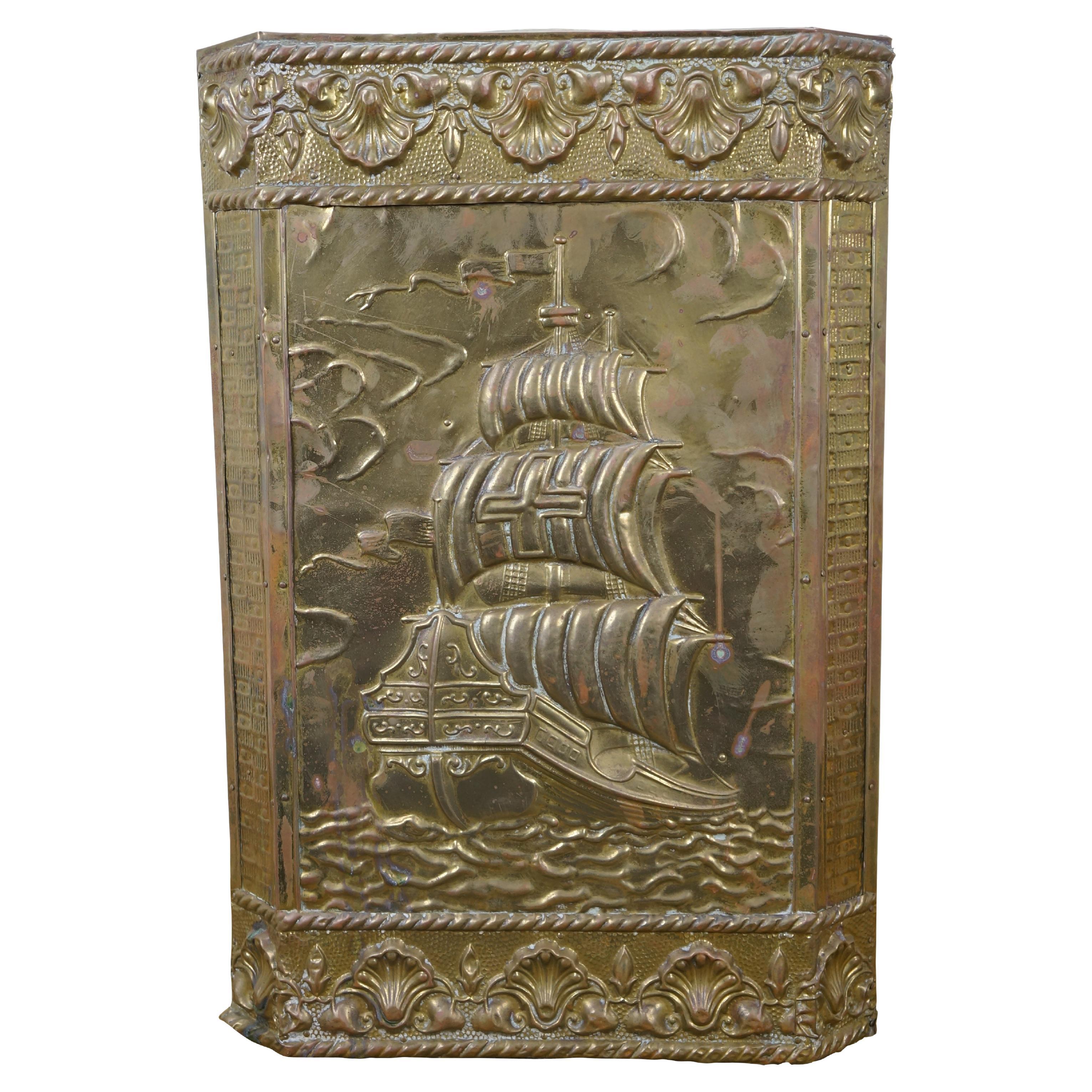 Portaombrelli d'epoca in ottone sbalzato, nautico, marittimo, per navi a vela, portacanne in vendita