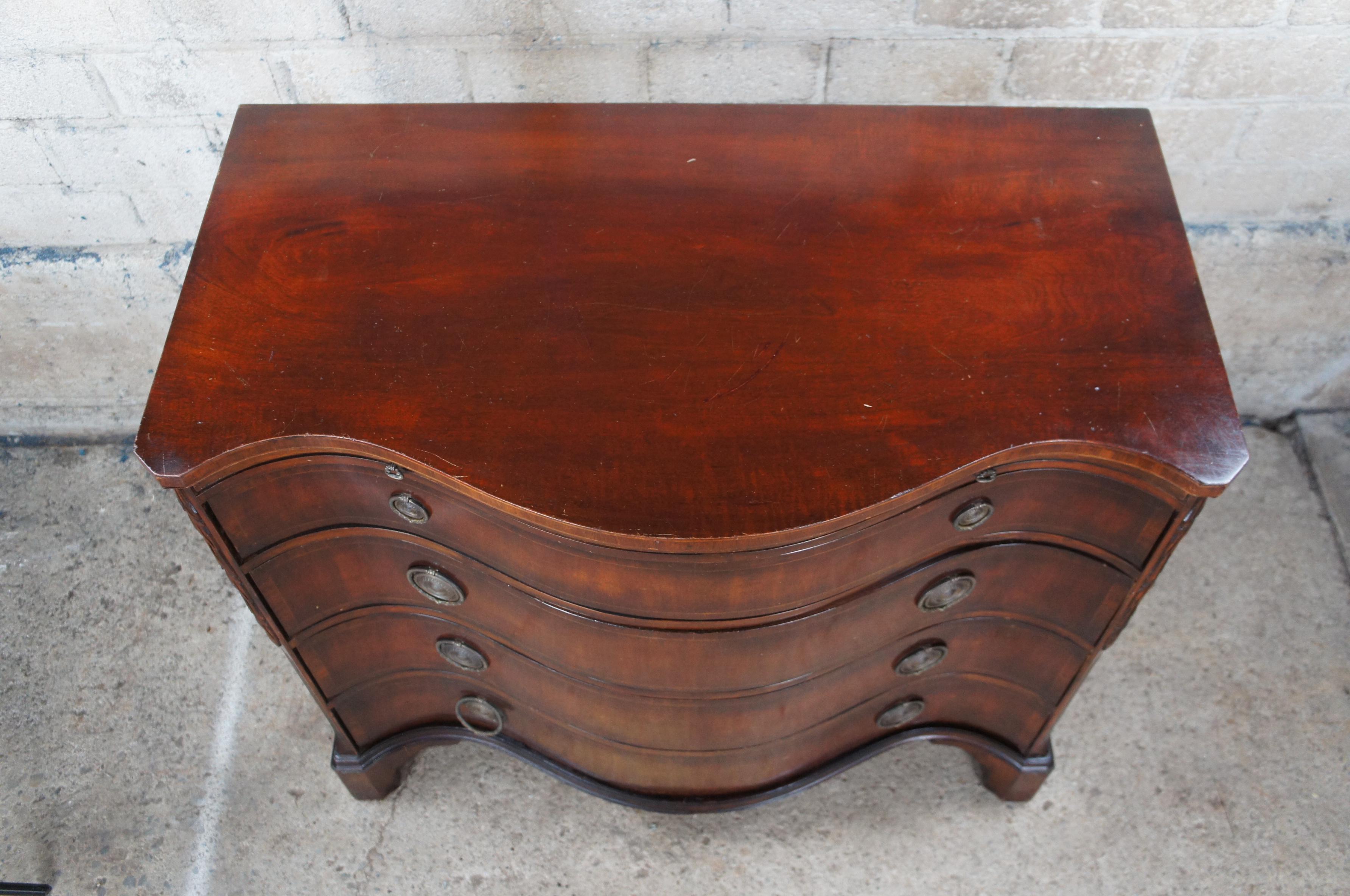 Union National Georgian Style Serpentine Mahogany Bachelors Chest Buffet Dresser In Fair Condition For Sale In Dayton, OH