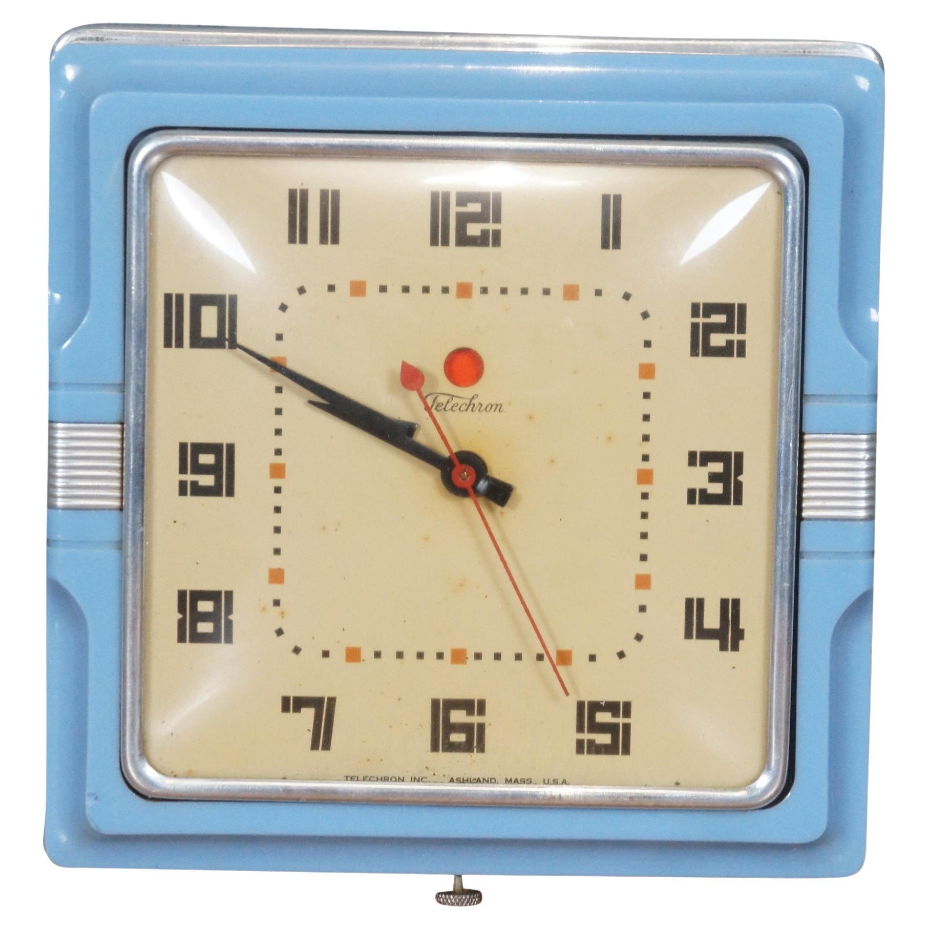 Mid Century Telechron 2H11 Electric Baby Blue Bakelite Kitchen Wall Clock 7" For Sale