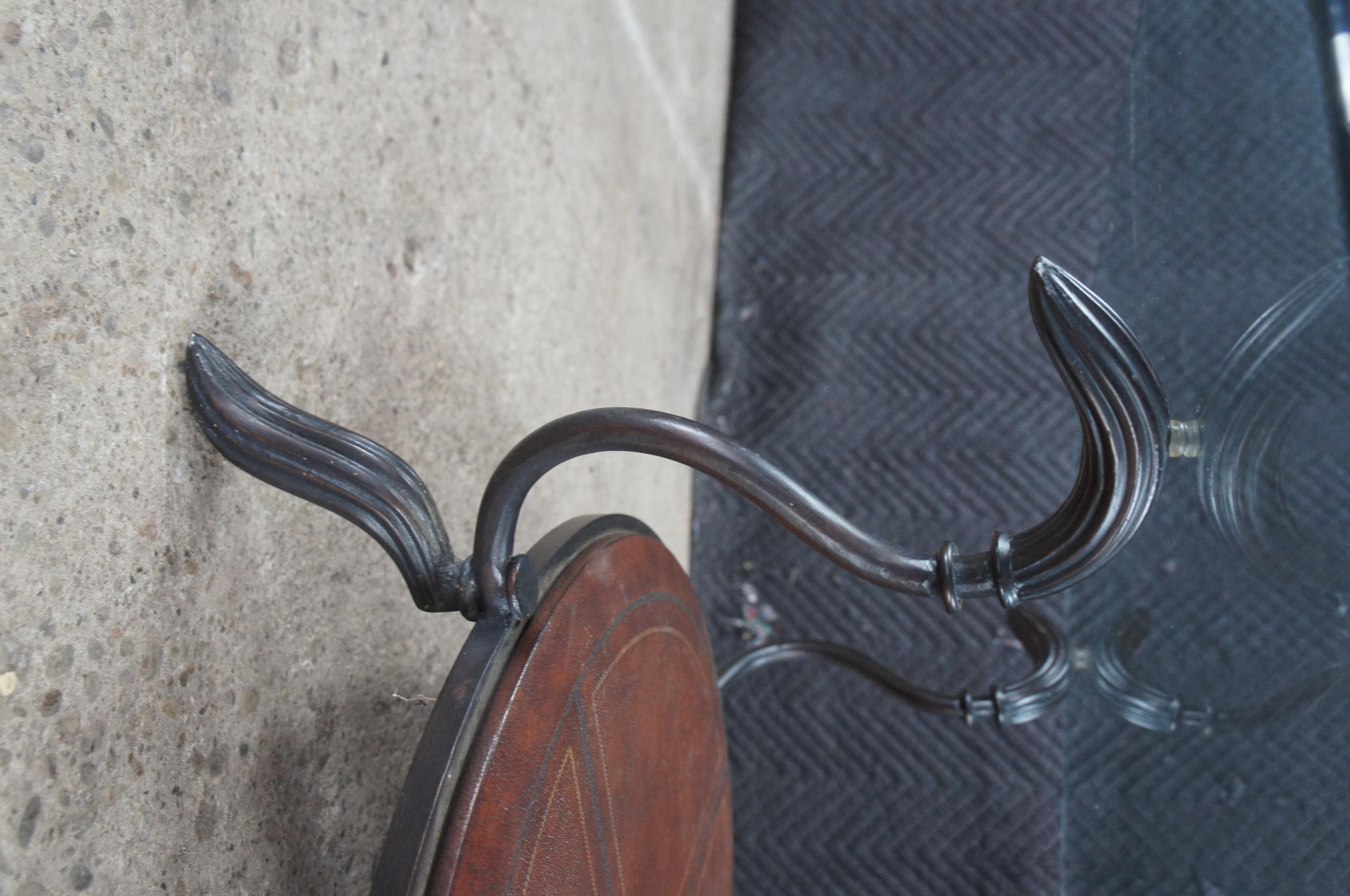 La Barge Table Cocktail Tables à étages en fer, cuir tolélé et verre poli 42 en vente 2
