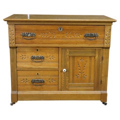 Meuble de salle de bain, commode de chevet ou console en chêne sculpté d'époque victorienne