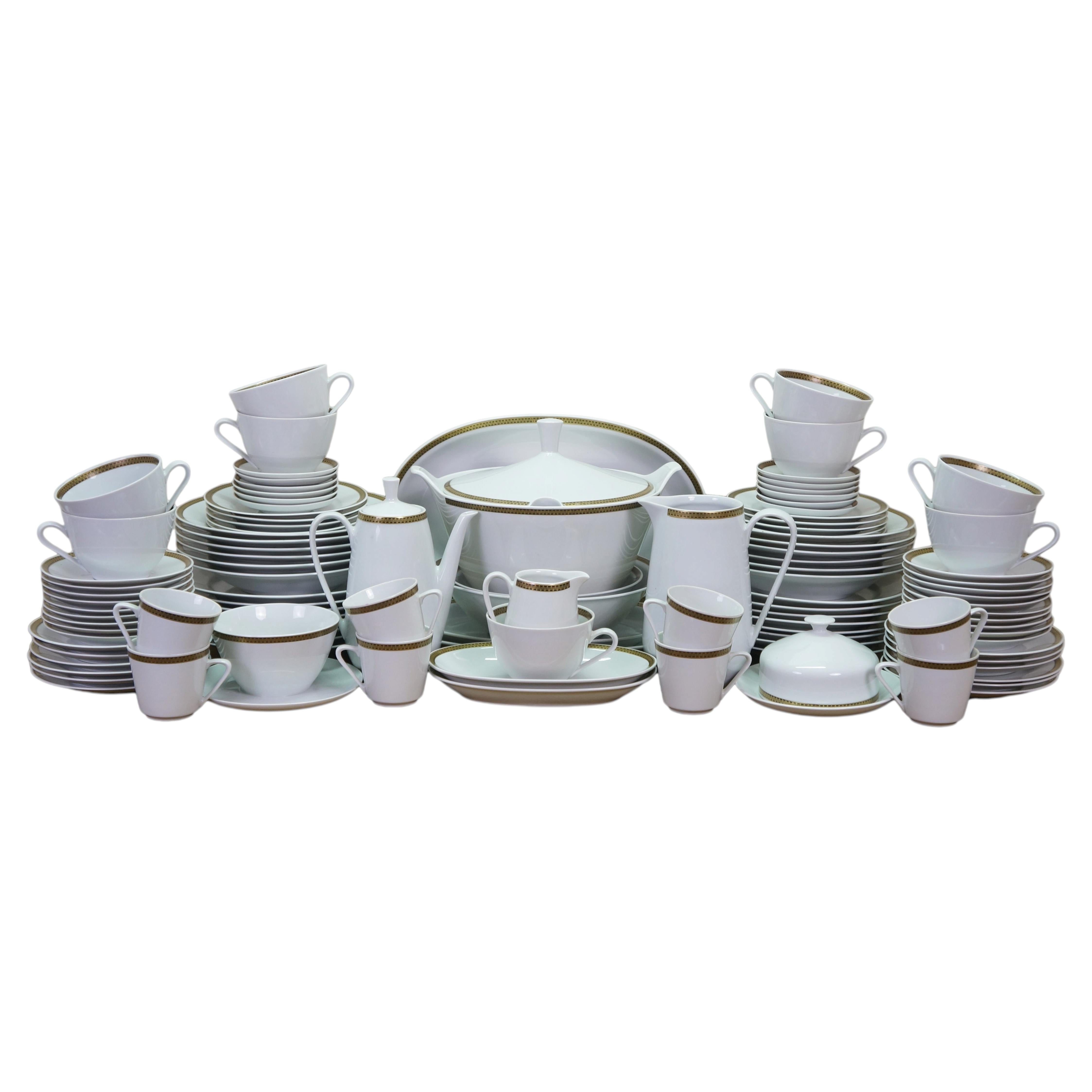 114-teiliges deutsches Porzellan-Servierset von VEB Colditz im Angebot