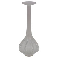 Vase « Soliflore » en cristal dépoli et gravé « Marie Claude » de Lalique France, 14"