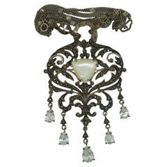 Art-Déco-Anhänger in Form einer Kronleuchter-Brosche aus Sterlingsilber mit Markasit und Perlmutt
