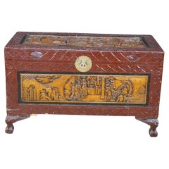 Table basse chinoise du milieu du siècle, en bois d'orme sculpté, coffre de mariage, style chinoiserie au camphre