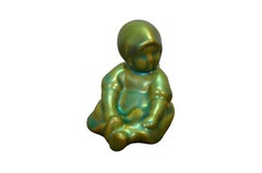 Zsolnay Eosin: statuine ungheresi Art Déco con rana e ragazzina, verde iridescente, 3"