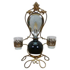 Antikes französisches Parfüm-Toilettenset aus vergoldetem Messing im Napoleon-III-Stil mit Tischplatte und Spiegel, 10"