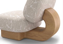 Orla-Sessel, bezogen mit dem Stoff „KIRKBY DESIGN Scribble“ und Gestell aus Eiche