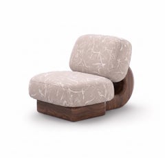 Sessel „Orla“, bezogen mit dem Stoff „KIRKBY DESIGN Scribble“ und Gestell aus Nussbaumholz