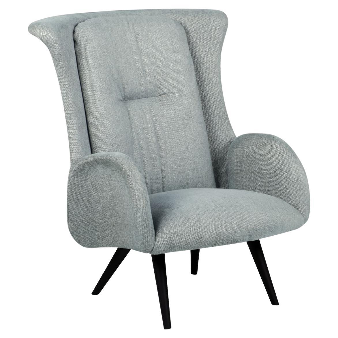 Chaise longue Barão, Collection Contemporary, fabriquée à la main au Portugal - Europe par Greenapple.

La chaise longue Barão s'inspire du travail méticuleux des cordonniers. Tapissé d'un tissu à chevrons aux coutures apparentes, Barão incarne la