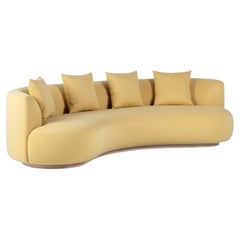 Divano moderno a due piazze curve, velluto baby mango, fatto a mano in Portogallo by Greenapple