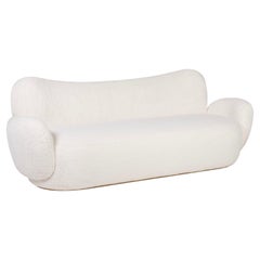 Divano moderno Conchula, Bouclé avorio, fatto a mano in Portogallo da Greenapple