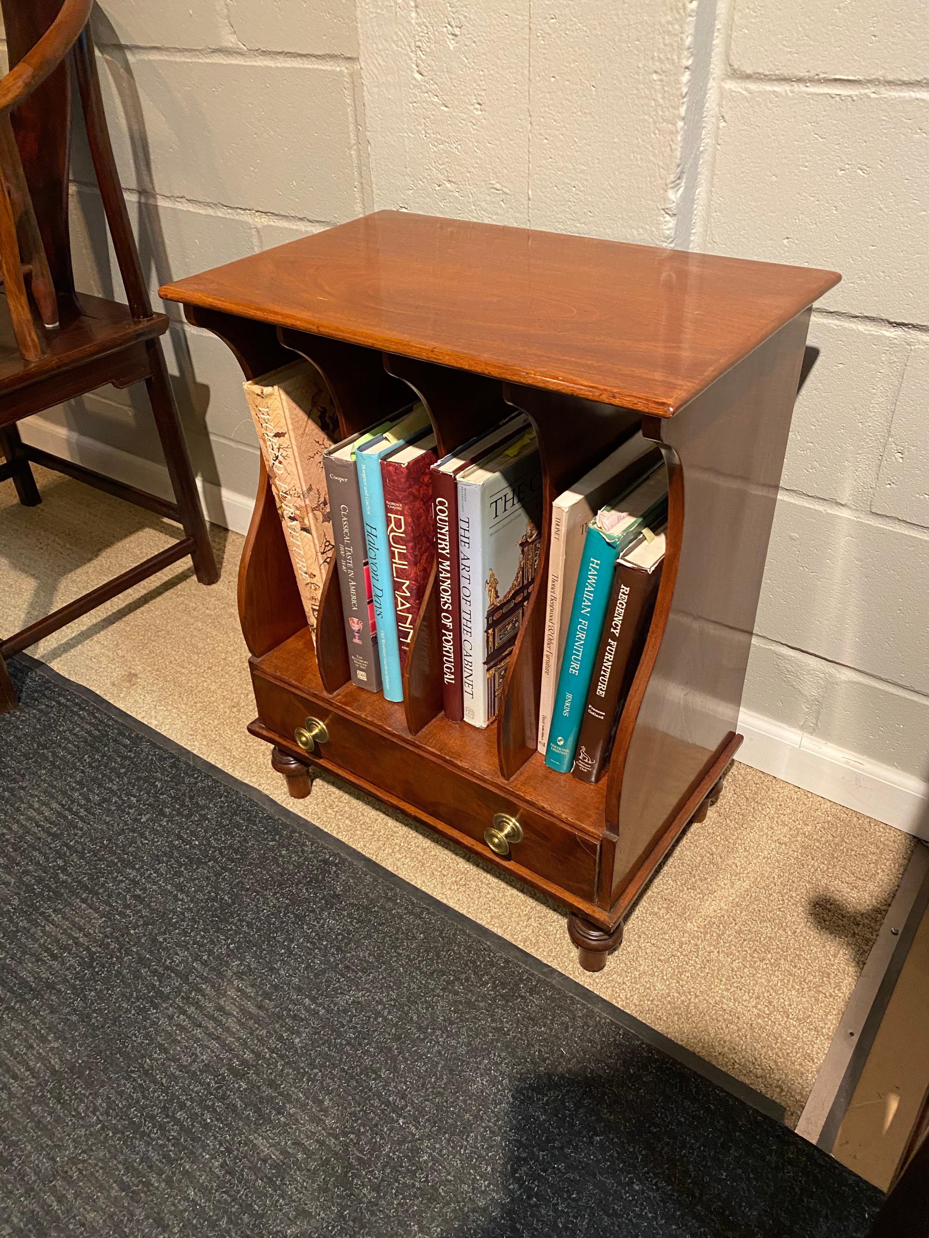 American Mahogany Folio Book Table In Good Condition In New York, NY
