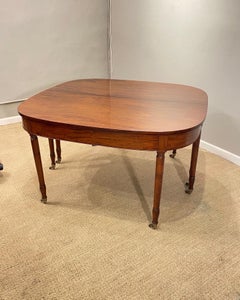 Tavolo da pranzo in mogano del XIX secolo con foglie con fermi in ottone