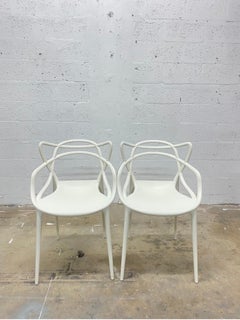 Philippe Starck y Eugeni Quitllet Sillas Masters blancas para Kartell - Pareja