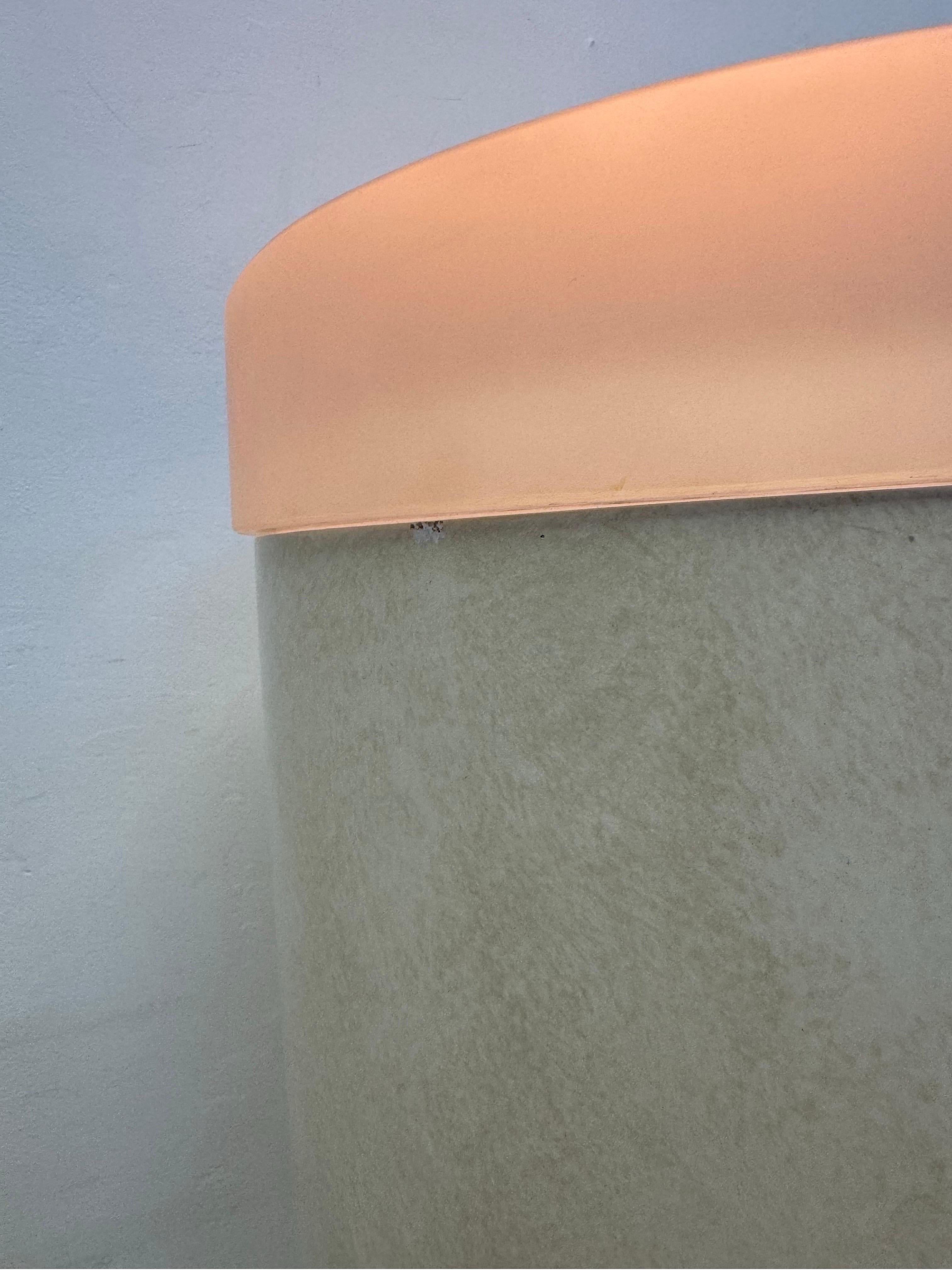 Lampada da tavolo a piedistallo laccata del metà del secolo scorso con piano acilico in vendita 3
