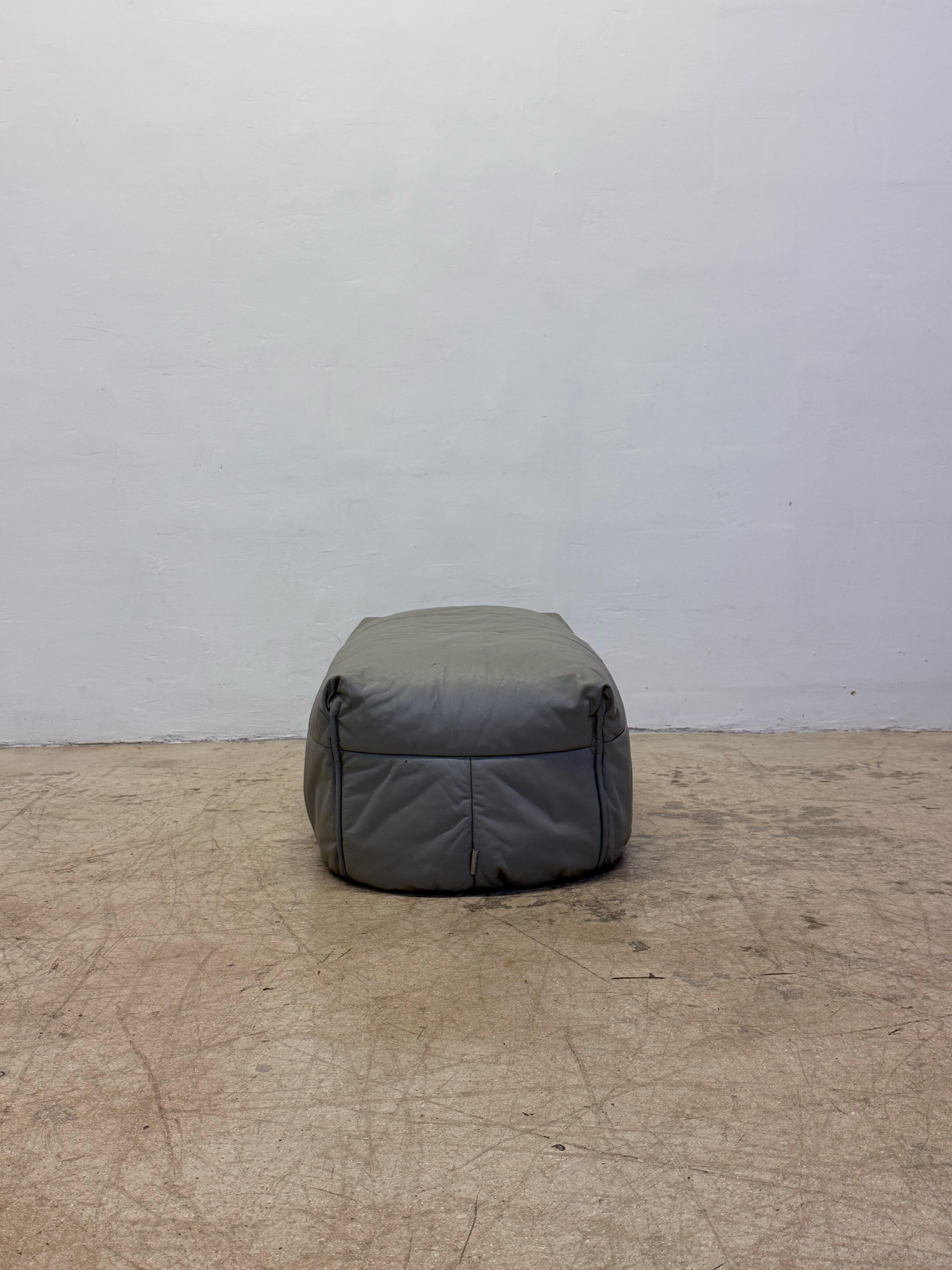 Pouf o poggiapiedi in pelle Michel Ducaroy Brigantin per Ligne Roset, anni '70 In condizioni buone in vendita a Miami, FL
