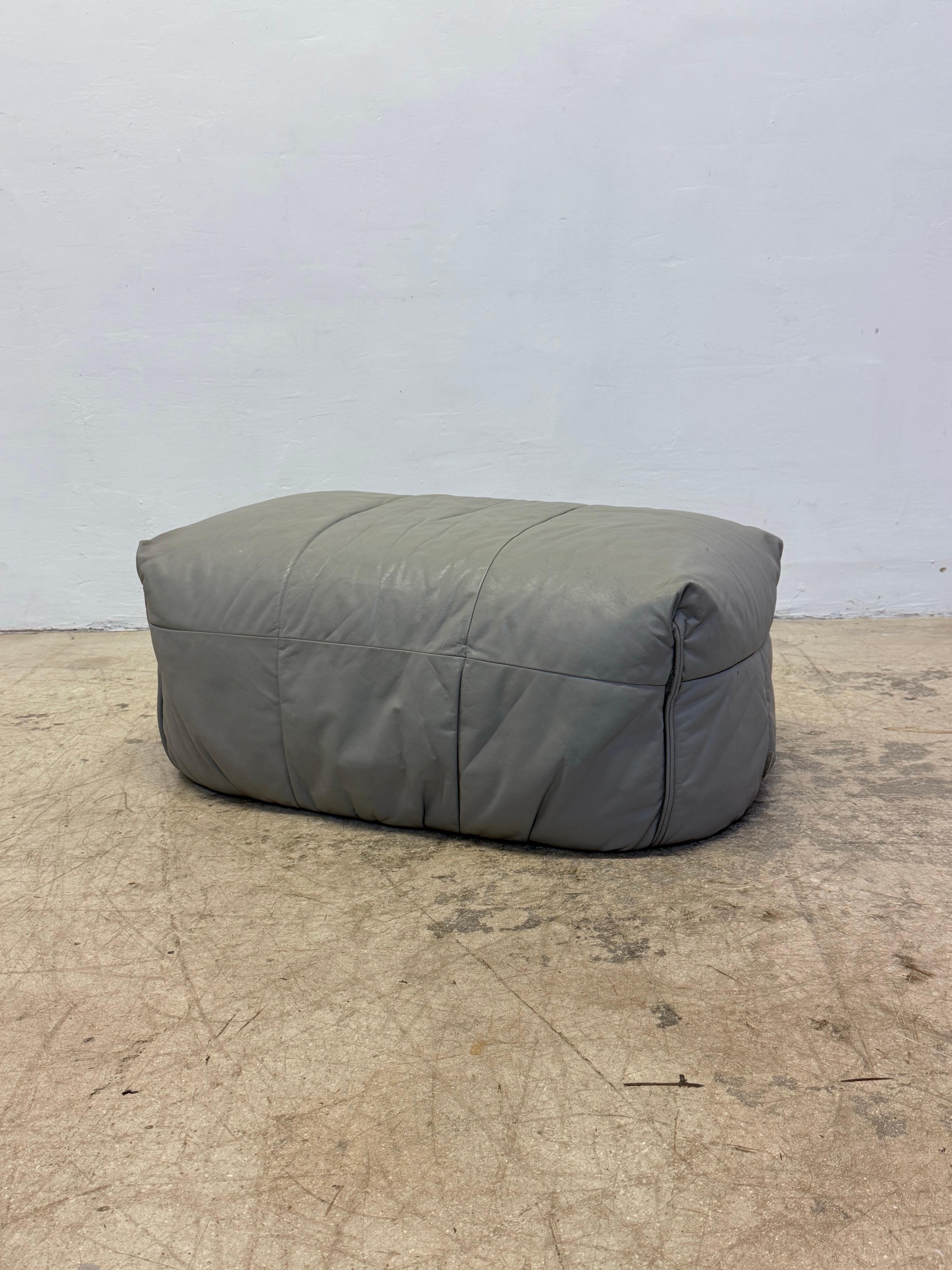 Pouf o poggiapiedi in pelle Michel Ducaroy Brigantin per Ligne Roset, anni '70 in vendita 4