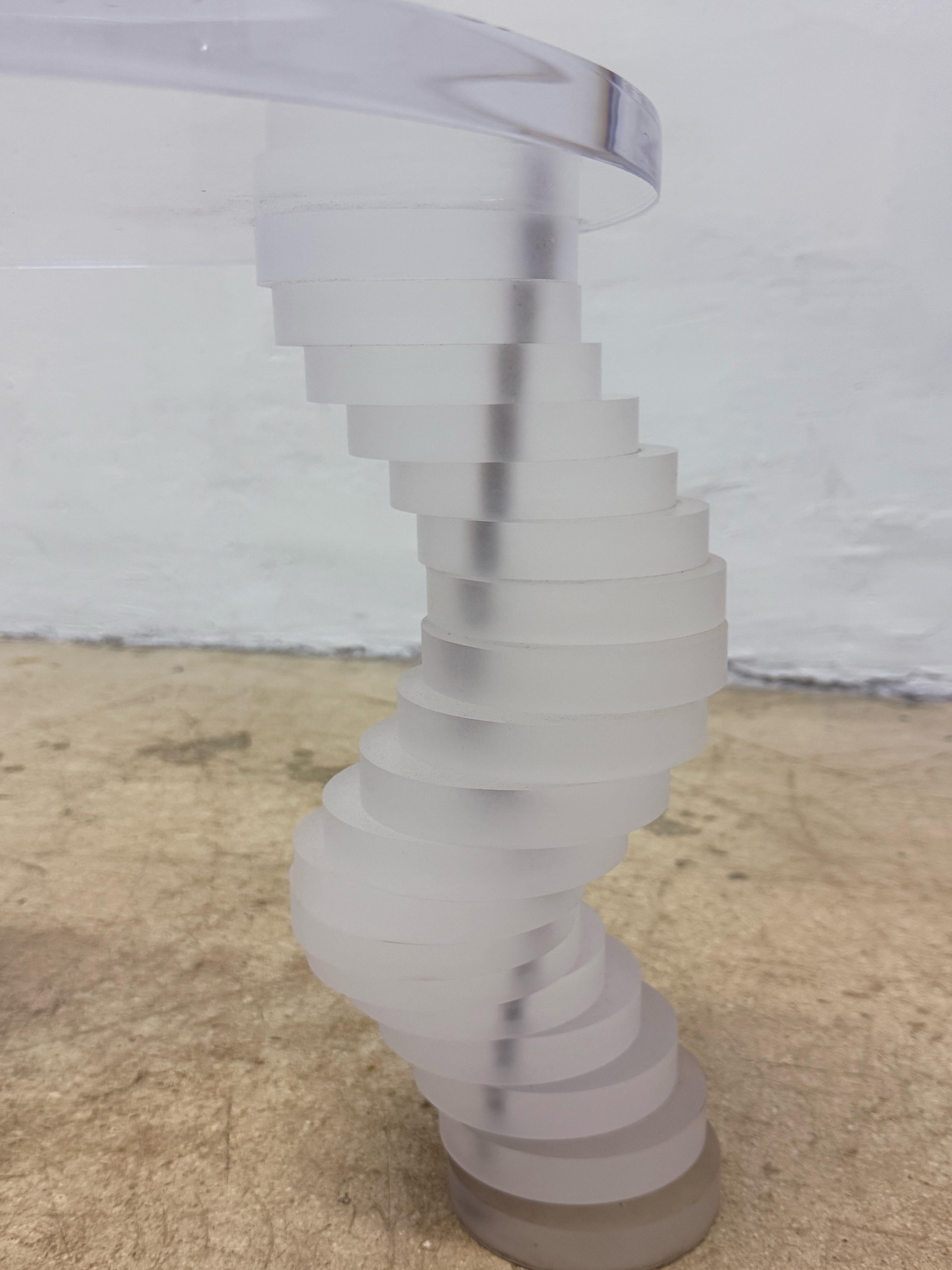 Mid-Century Sculptural Lucite Side Table with Spiral Lucite Legs, 1970s For Sale 7