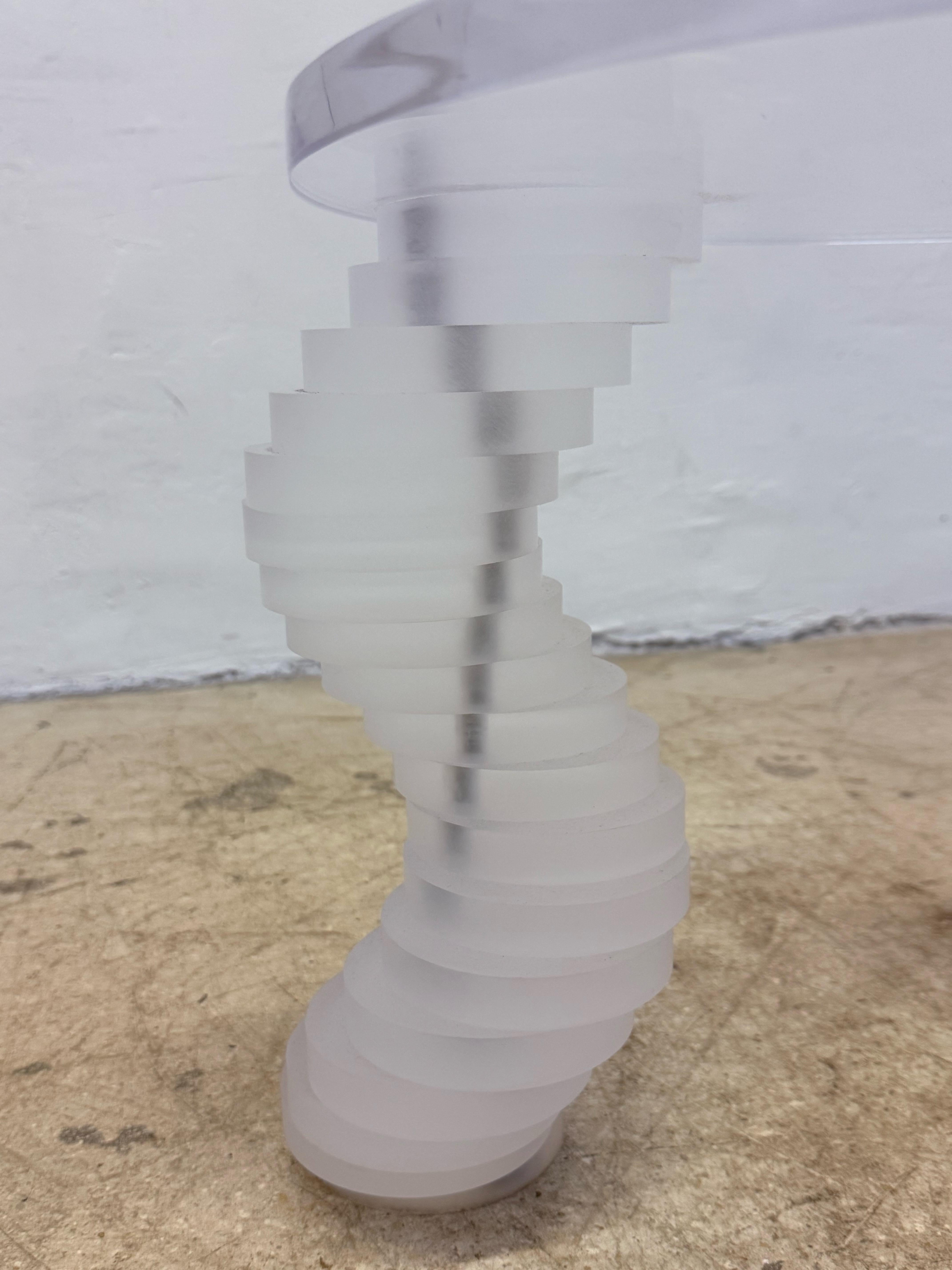 Mid-Century Sculptural Lucite Side Table with Spiral Lucite Legs, 1970s For Sale 8