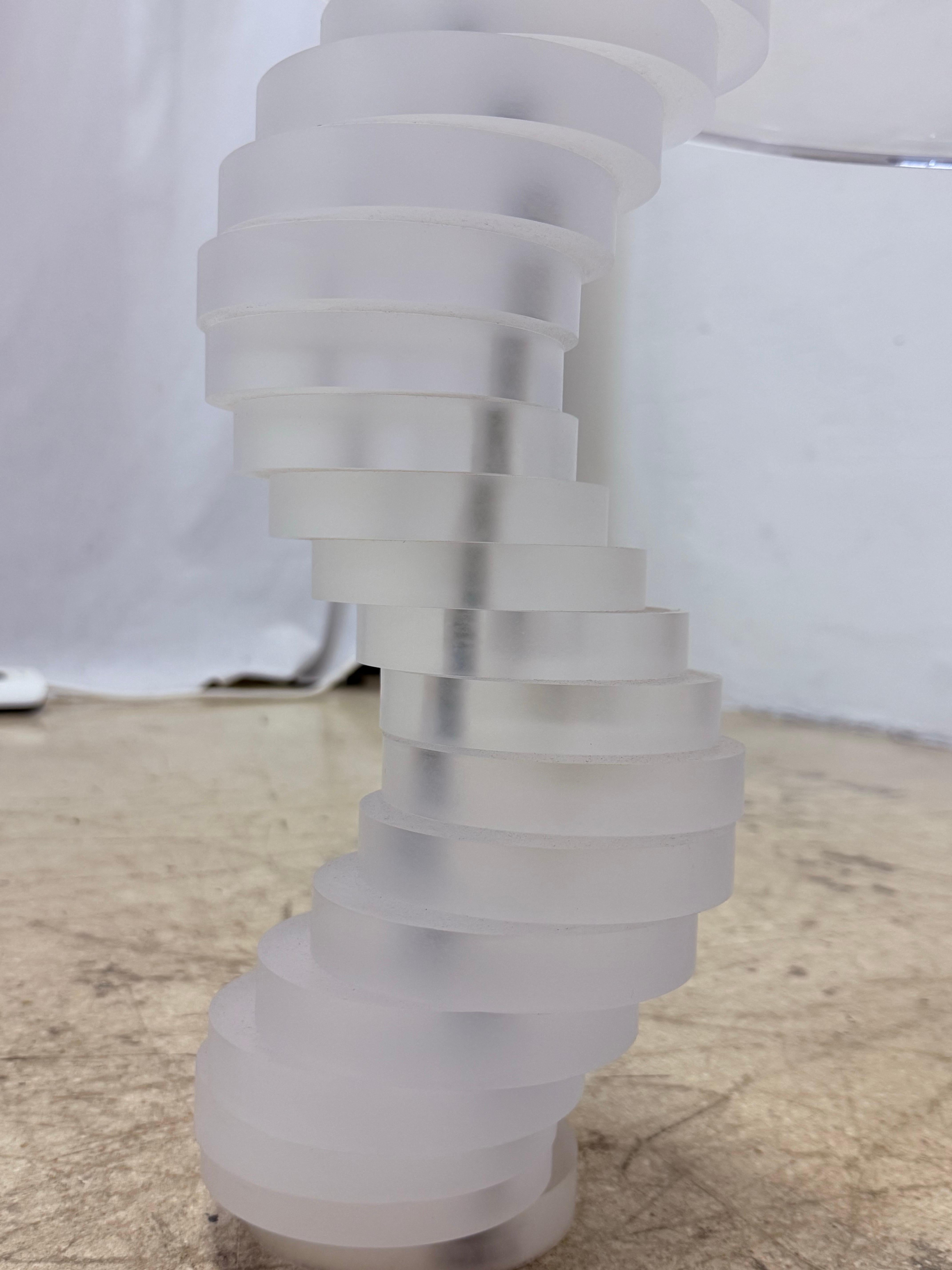 Mid-Century Sculptural Lucite Side Table with Spiral Lucite Legs, 1970s For Sale 9