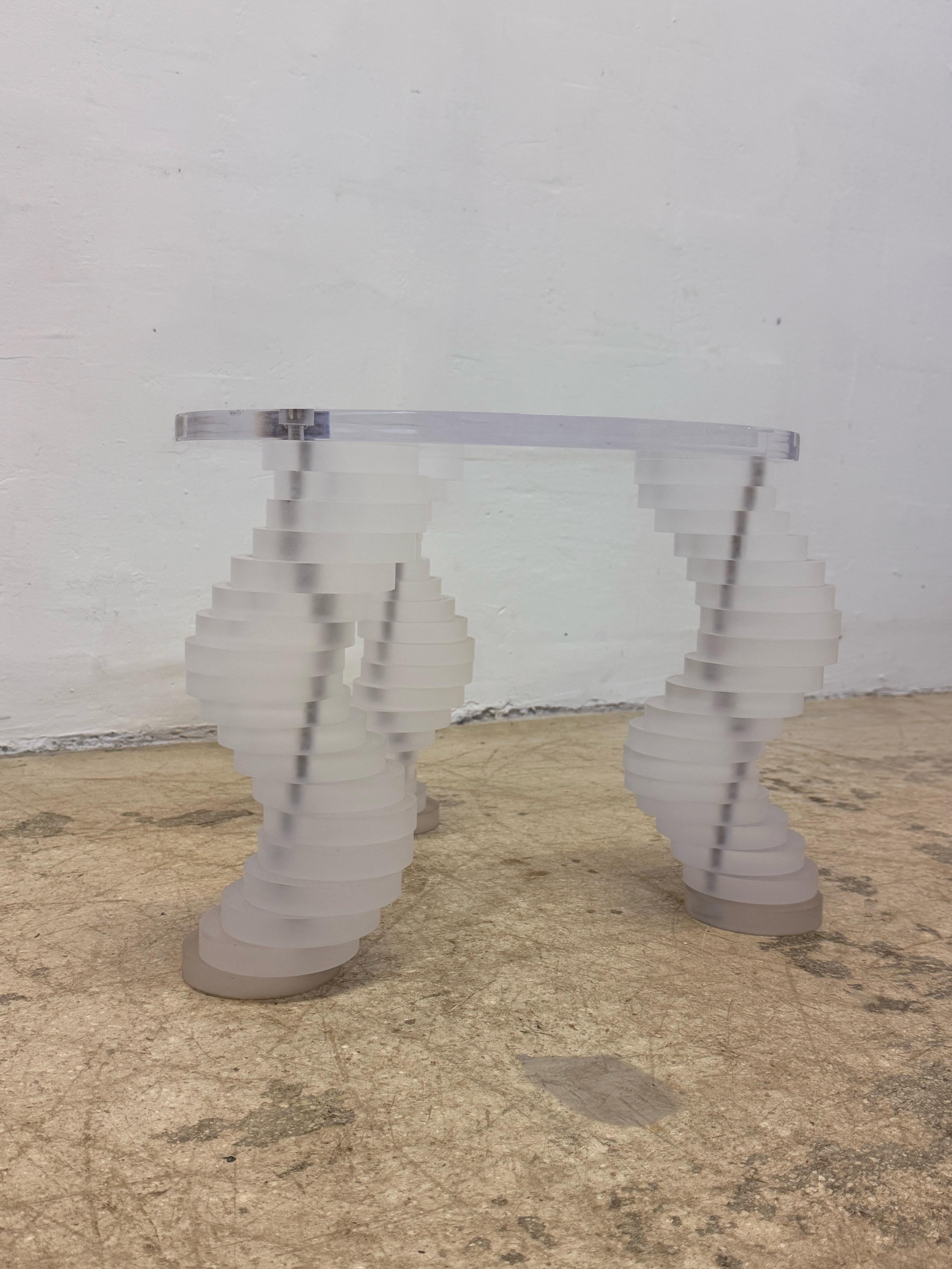 Mid-Century Sculptural Lucite Side Table with Spiral Lucite Legs, 1970s For Sale 2