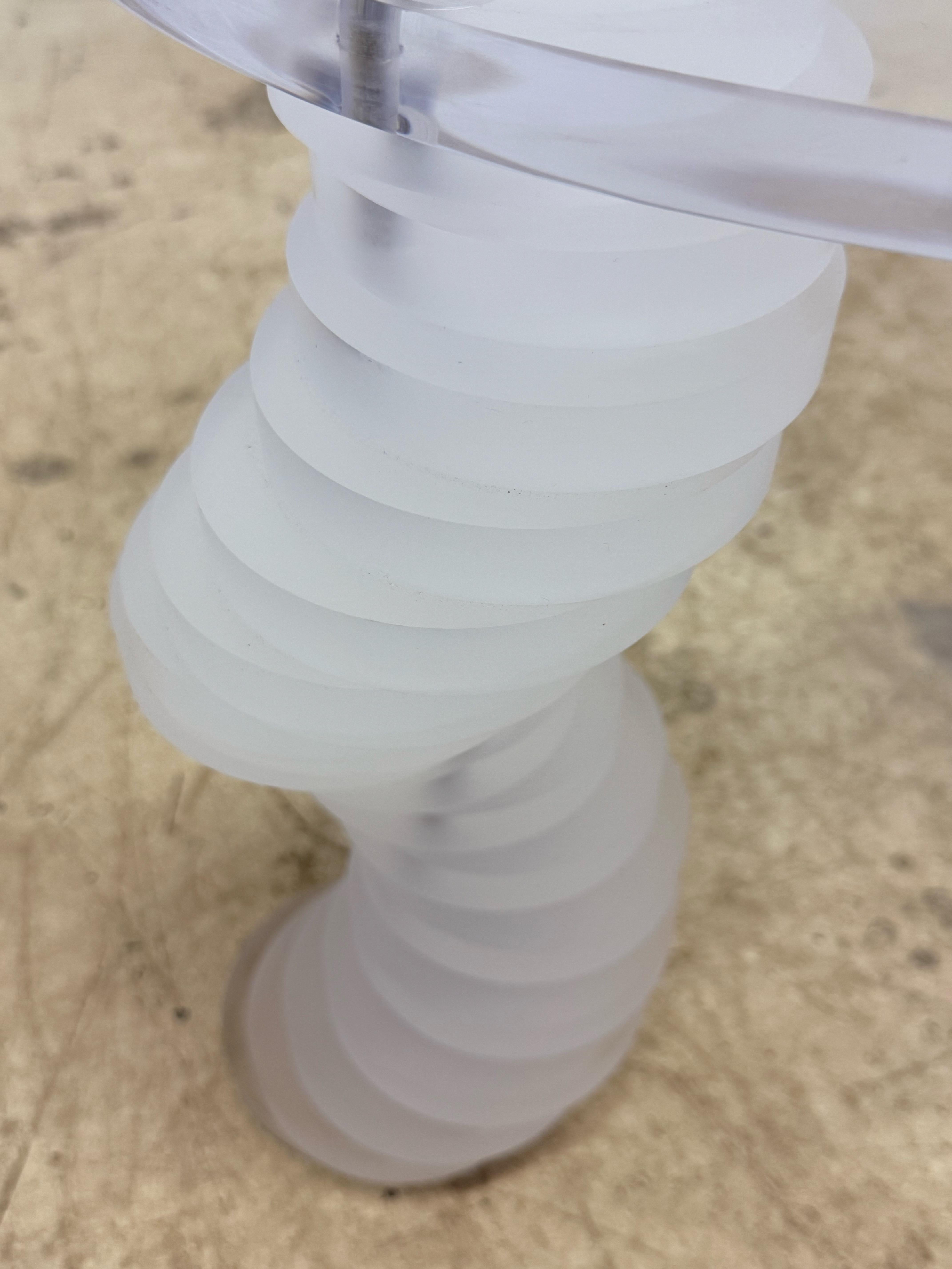 Mid-Century Sculptural Lucite Side Table with Spiral Lucite Legs, 1970s For Sale 10
