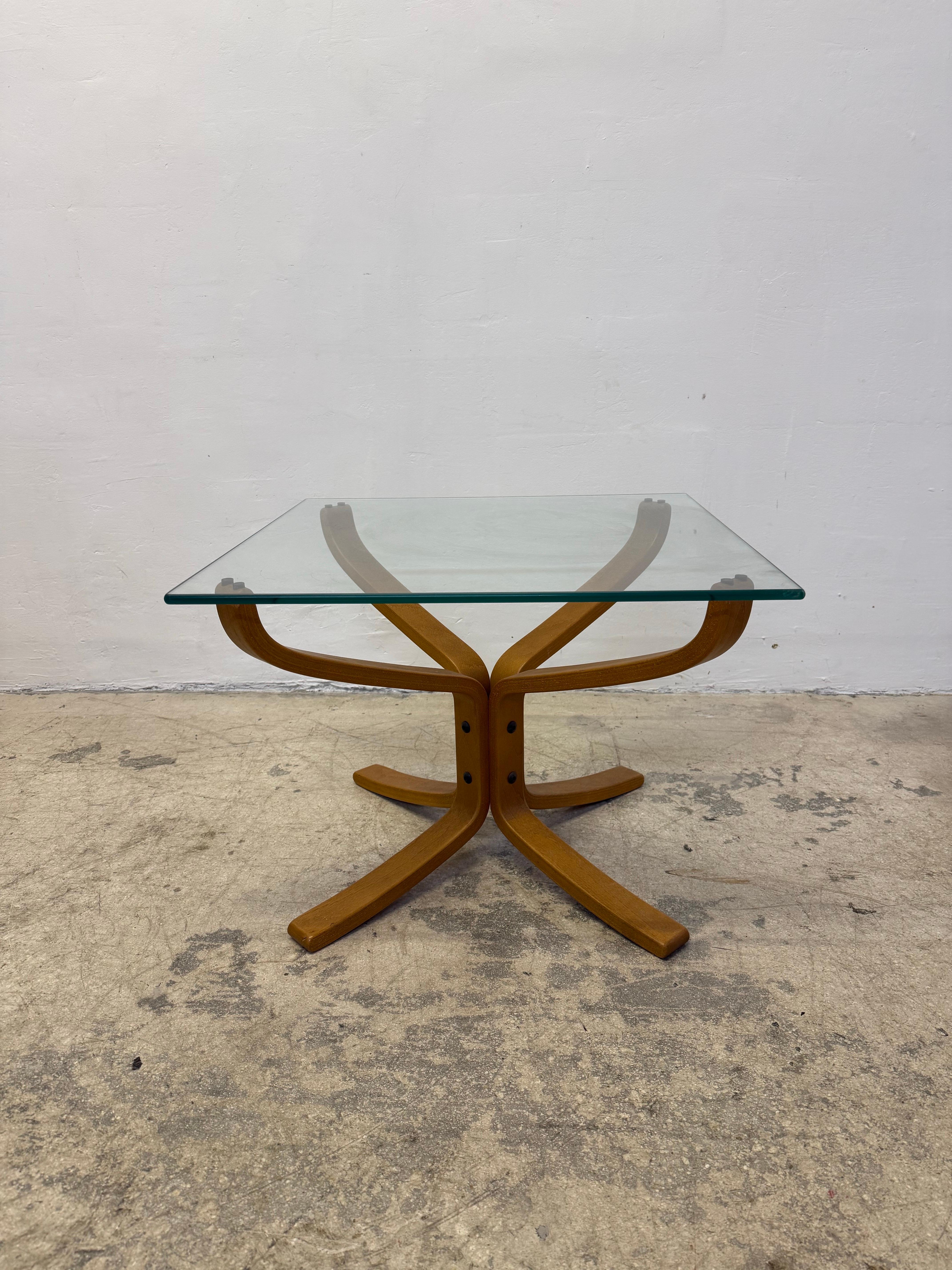 Sigurd Ressell Falcon End Tables for Vatne Møbler - a Pair In Good Condition For Sale In Miami, FL