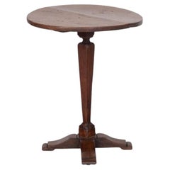 Französischer Beistelltisch mit Holzsockel
