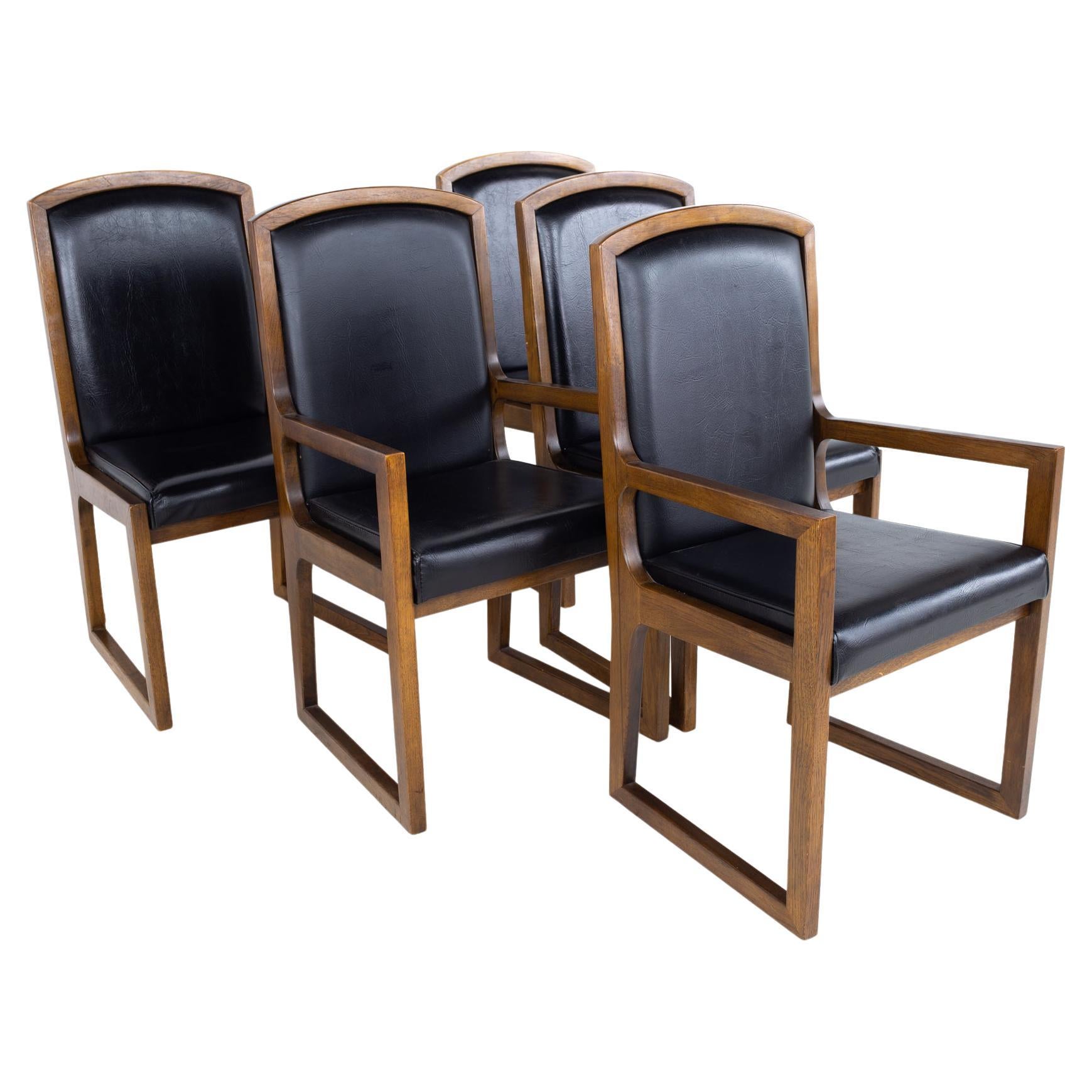 Thomasville Mid Century Walnut and Black Naugahyde Sleigh Leg Dining Chairs, Se For Sale