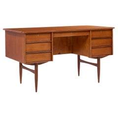 Scrivania in teak della metà del secolo scorso in stile Maurice Villency con fronte a libreria