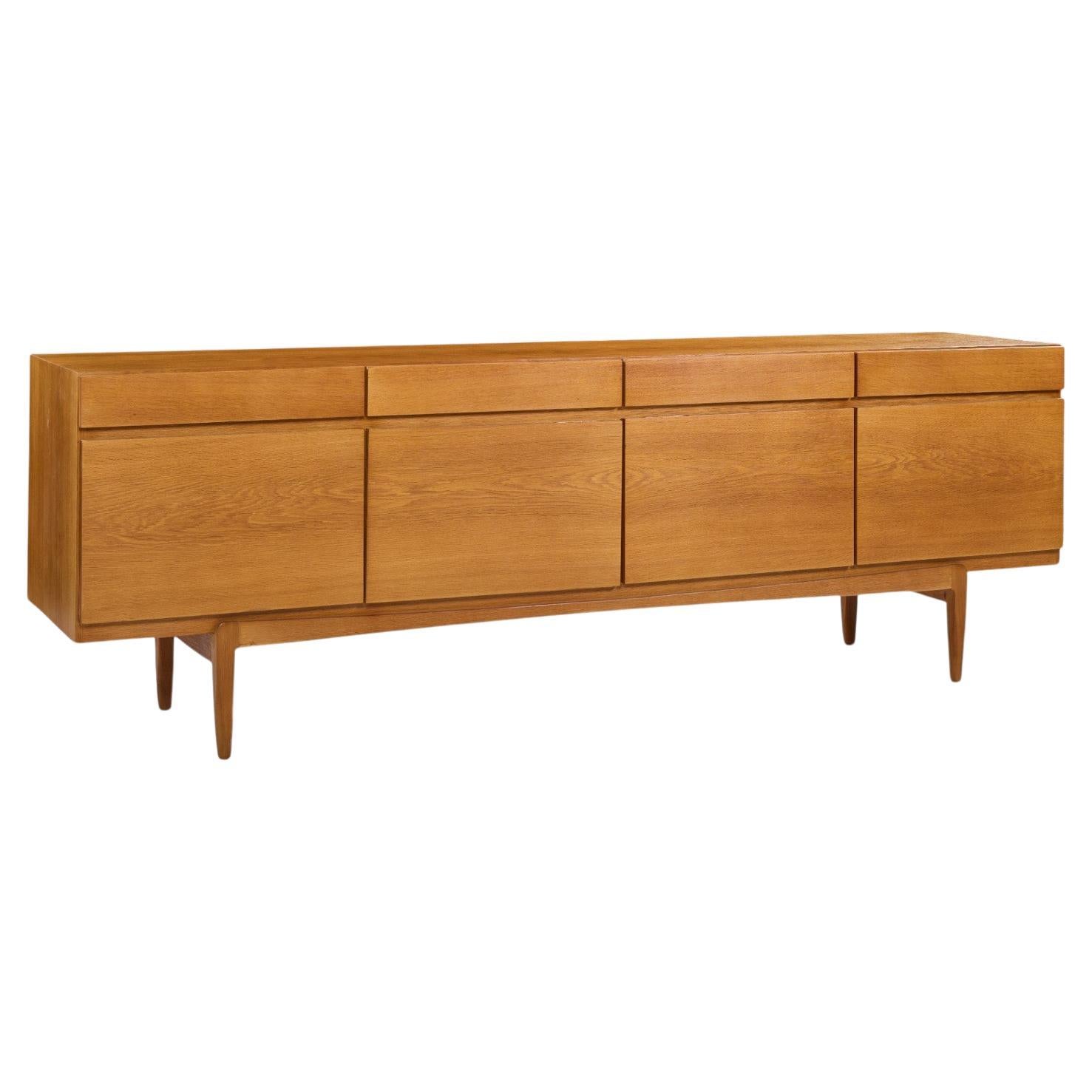 Kofod Larsen per Faarup Møbelfabrik Modello 66 Credenza danese di metà secolo in teak