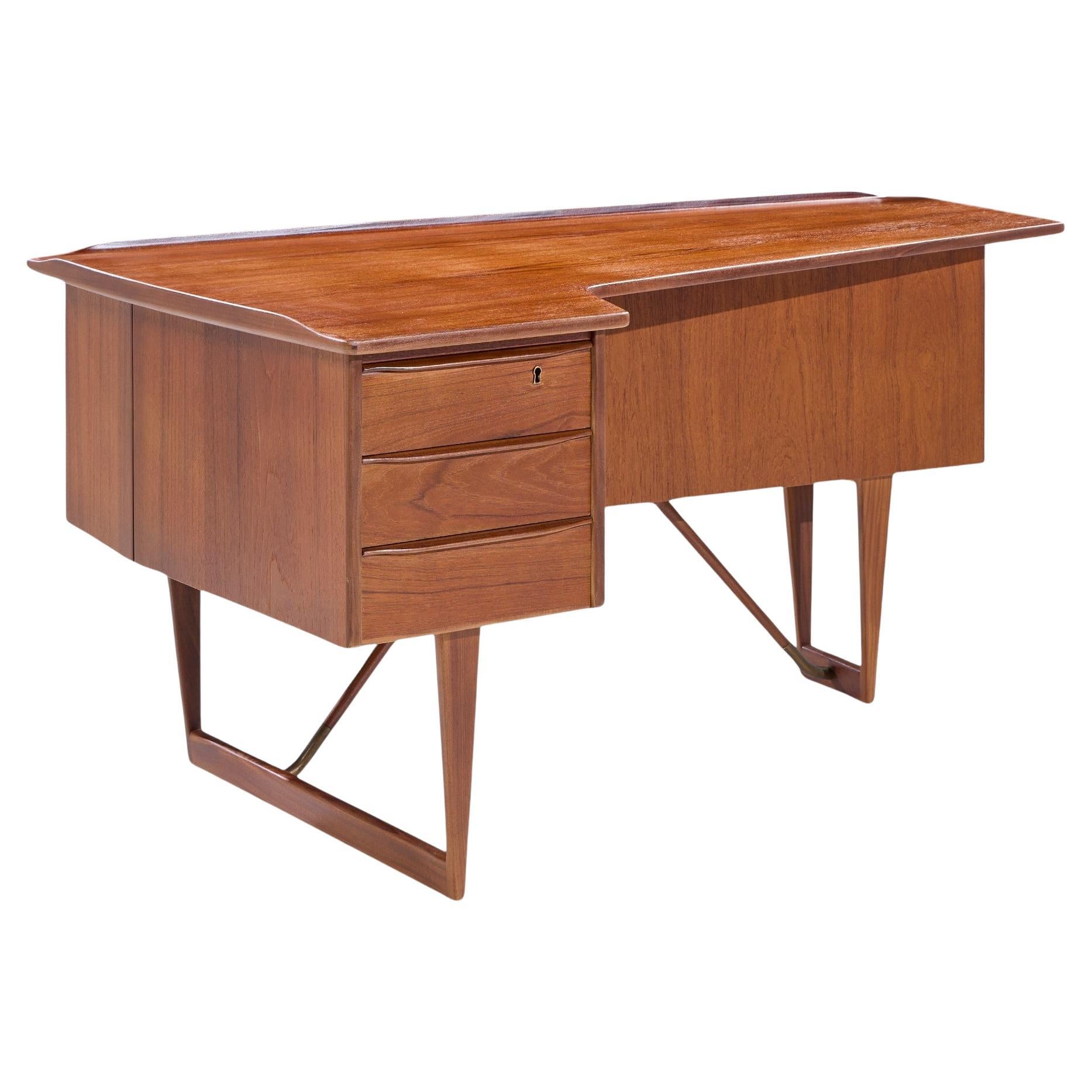Peter Løvig Nielsen for Hedensted Møbelfabrik MCM Danish Teak Boomerang Desk For Sale