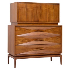 Comò Highboy in stile Albert Parvin, metà del secolo scorso, in legno di noce