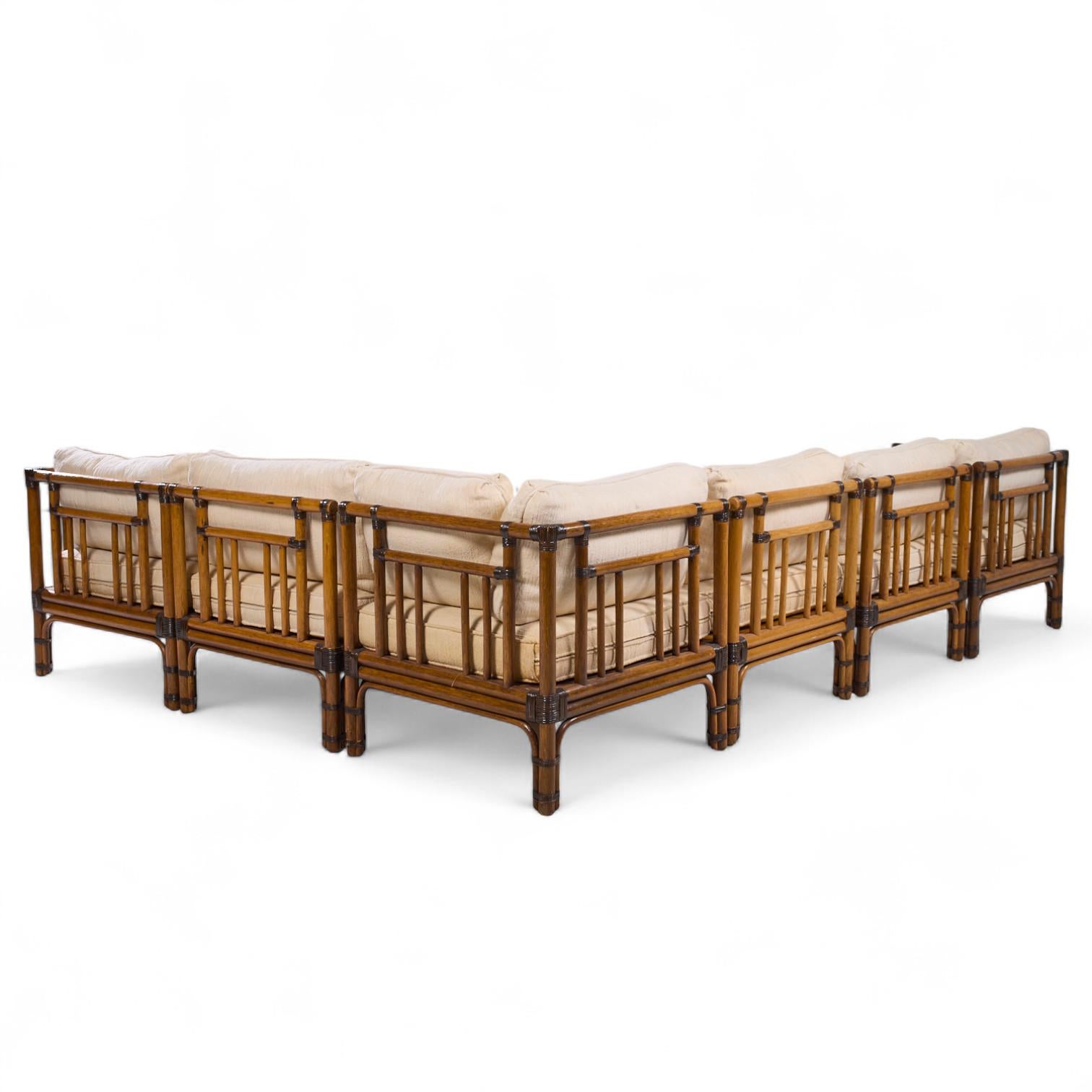 Sofá seccional de ratán Baker McGuire Mid Century Tapicería en venta